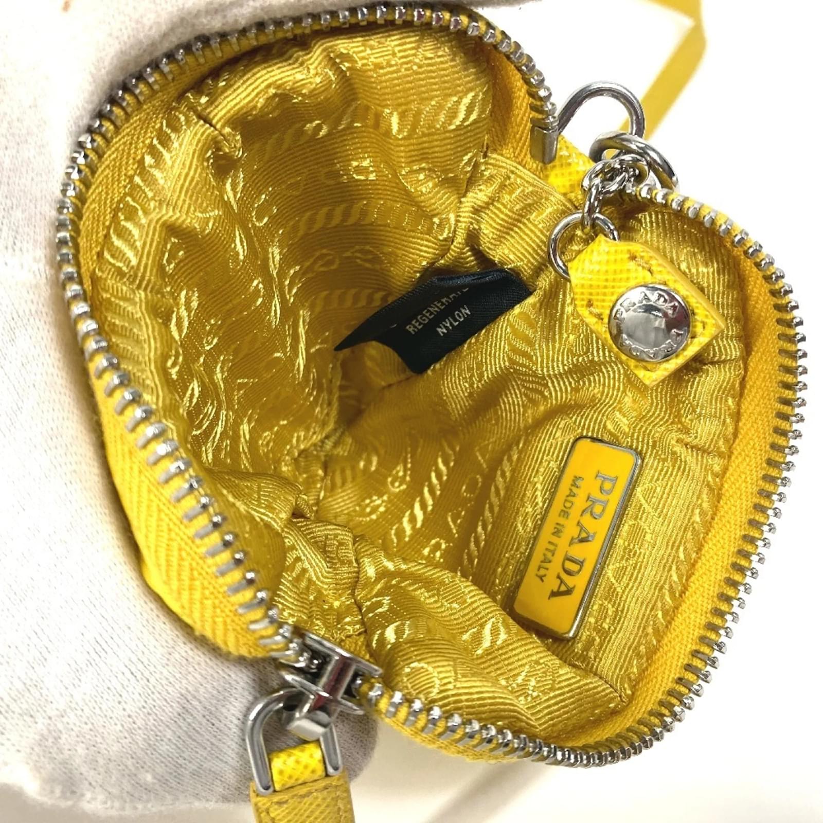 prada ポーチ　クラッチ　2012 イエロー　pouch clutch PRADA プラダ エンボスロゴ クラッチバッグ セカンドバッグ