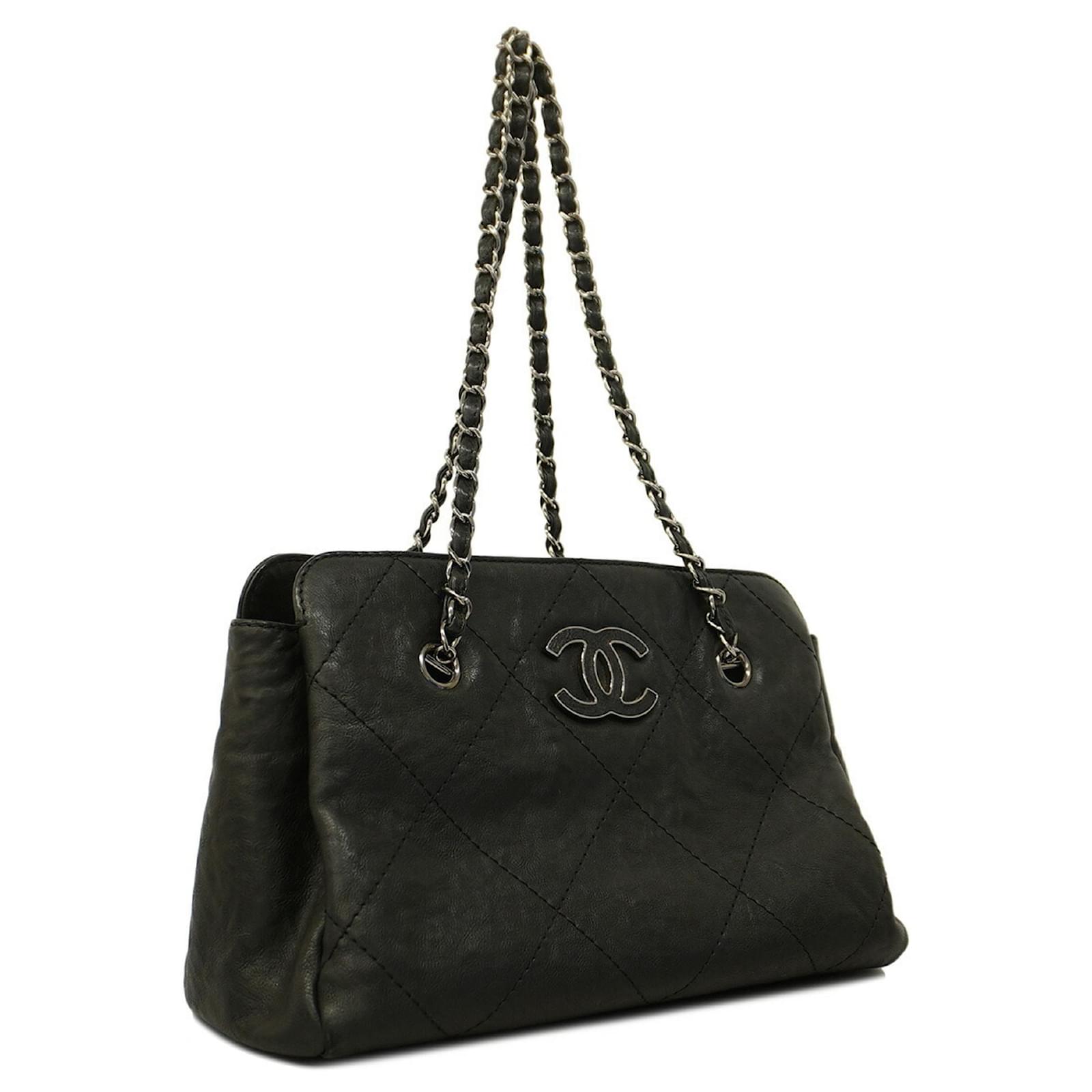 Chanel Black Leather Shoulder Bag ref.1575468 - Joli Closet