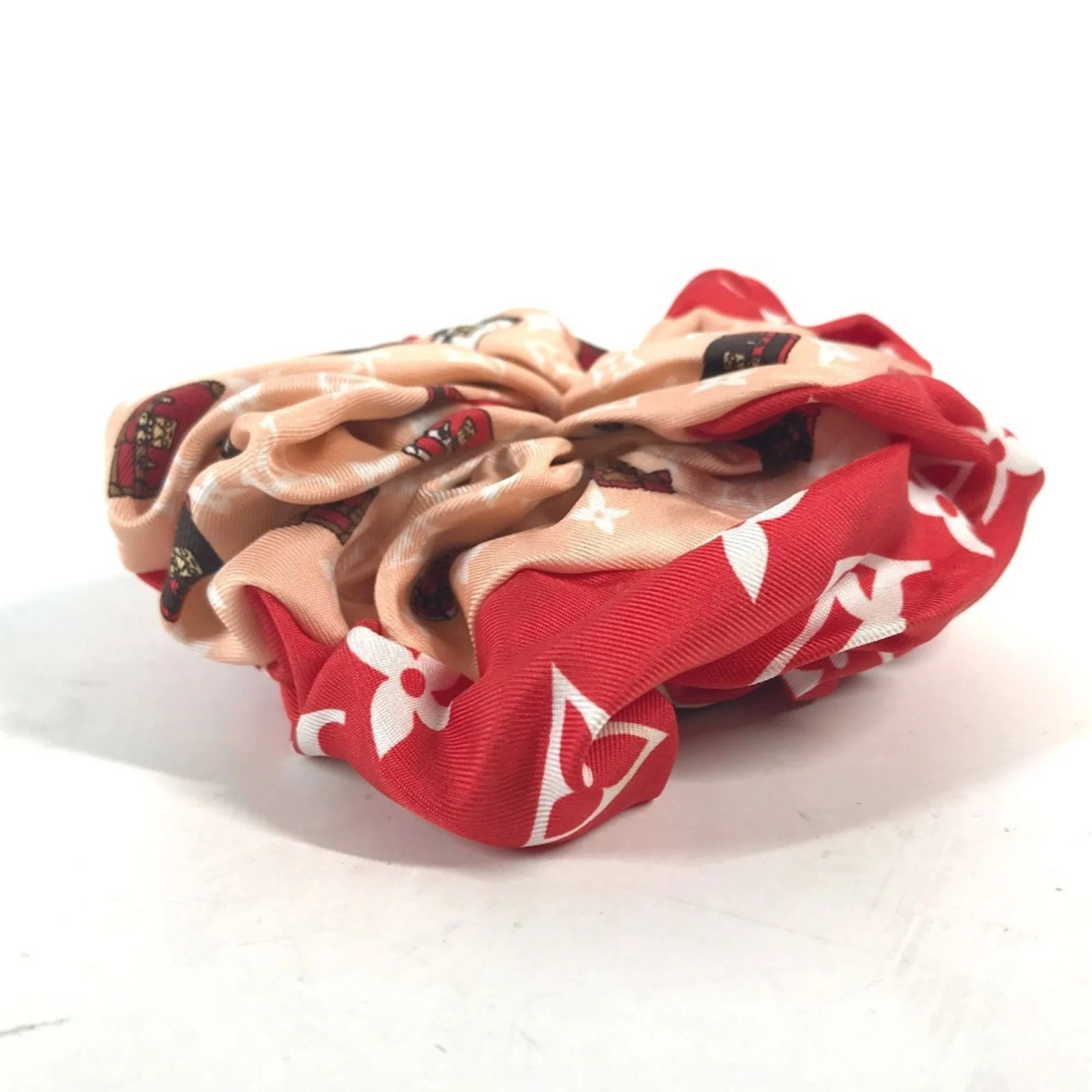 Authentic Louis Vuitton Hair Scrunchie 
M77685 Louis Vuitton Silk Monogram Scrunchie - Brown Hair  main image 4