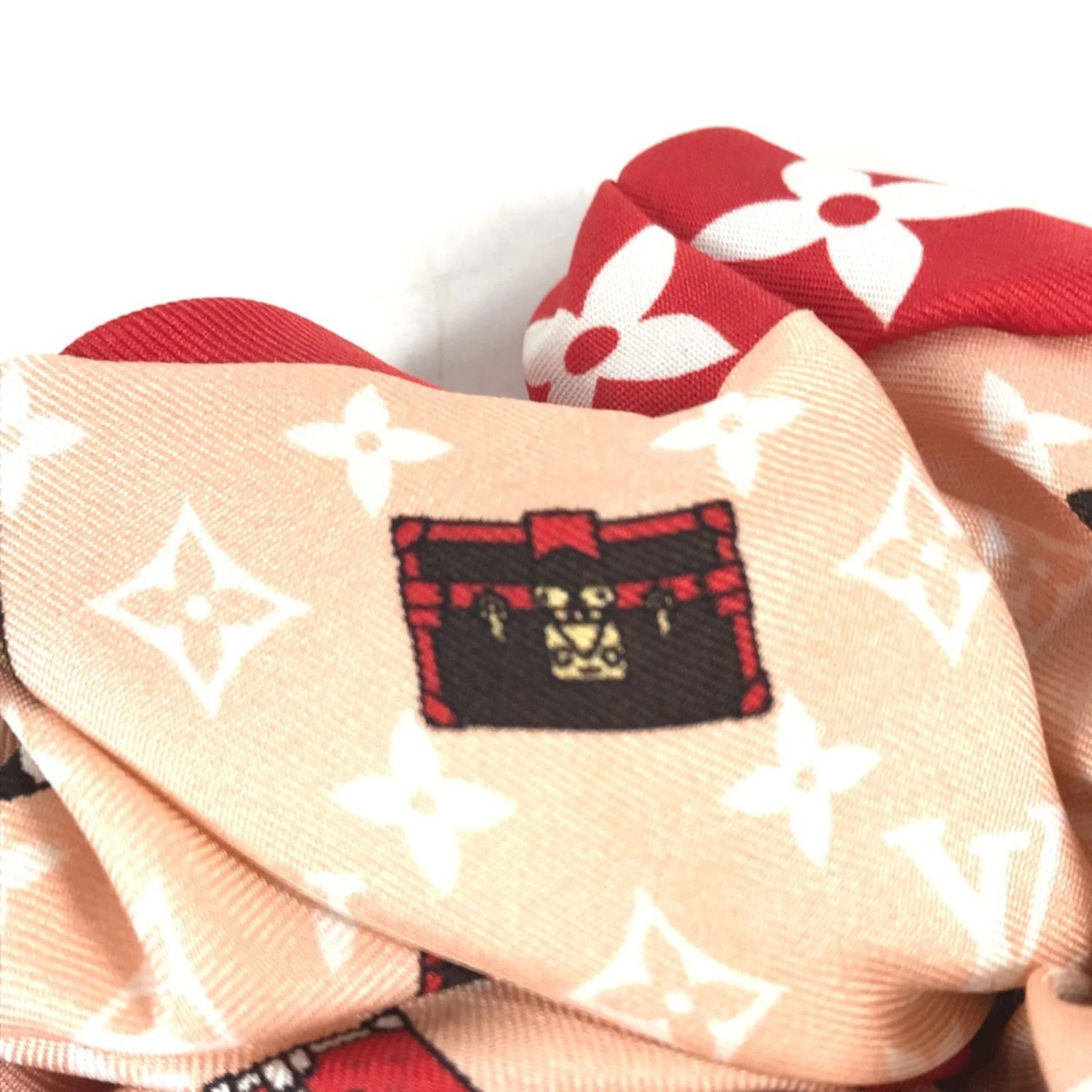 Authentic Louis Vuitton Hair Scrunchie 
M77685 Louis Vuitton Silk Monogram Scrunchie - Brown Hair  main image 2