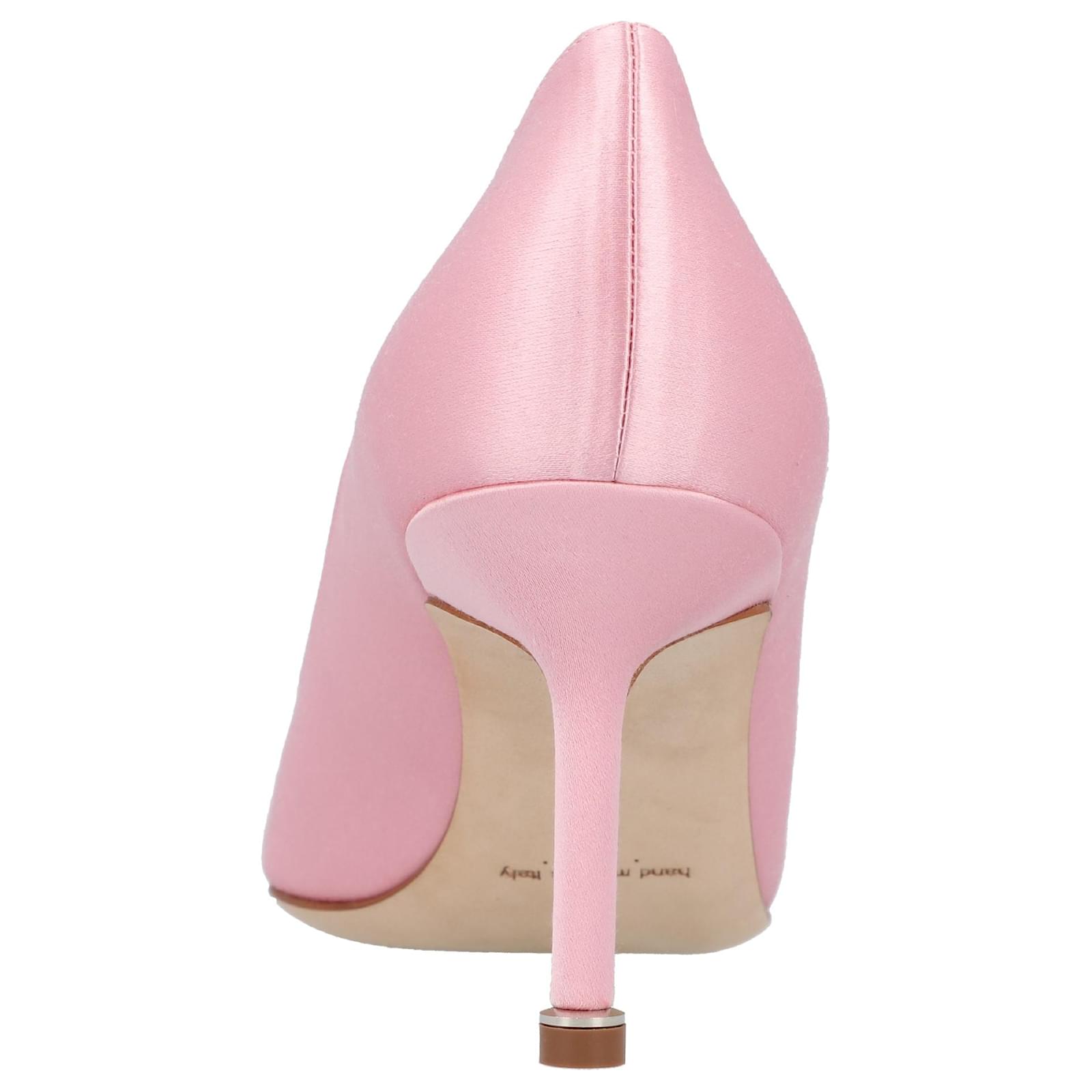 パンプス Manolo Blahnik Hangisi 070 Pump Pink Manolo Blahnik Hangisi 070 Pump Pink in Pink | THE LIST