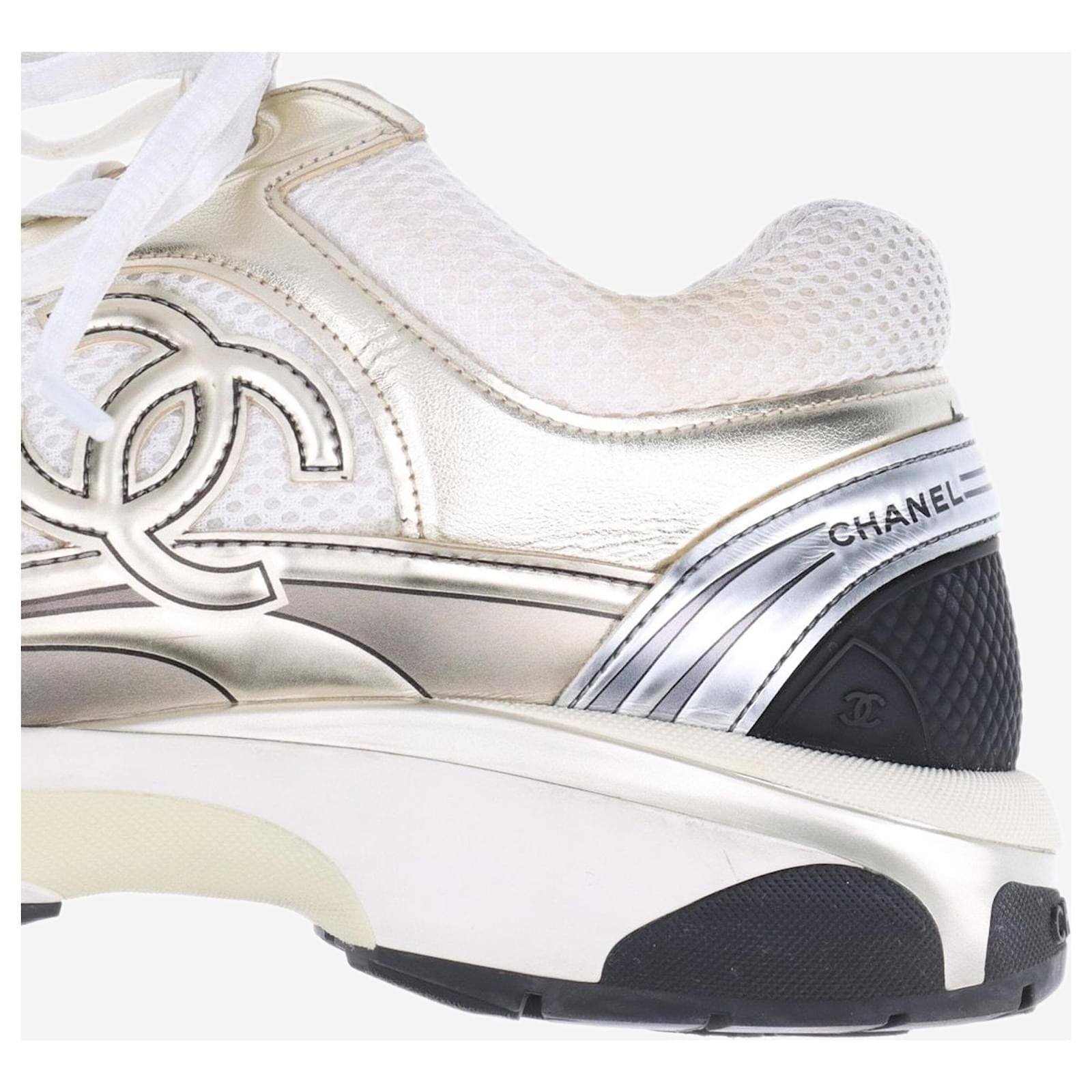 Chanel Baskets en maille et cuir blanc et or taille EU 42 ref