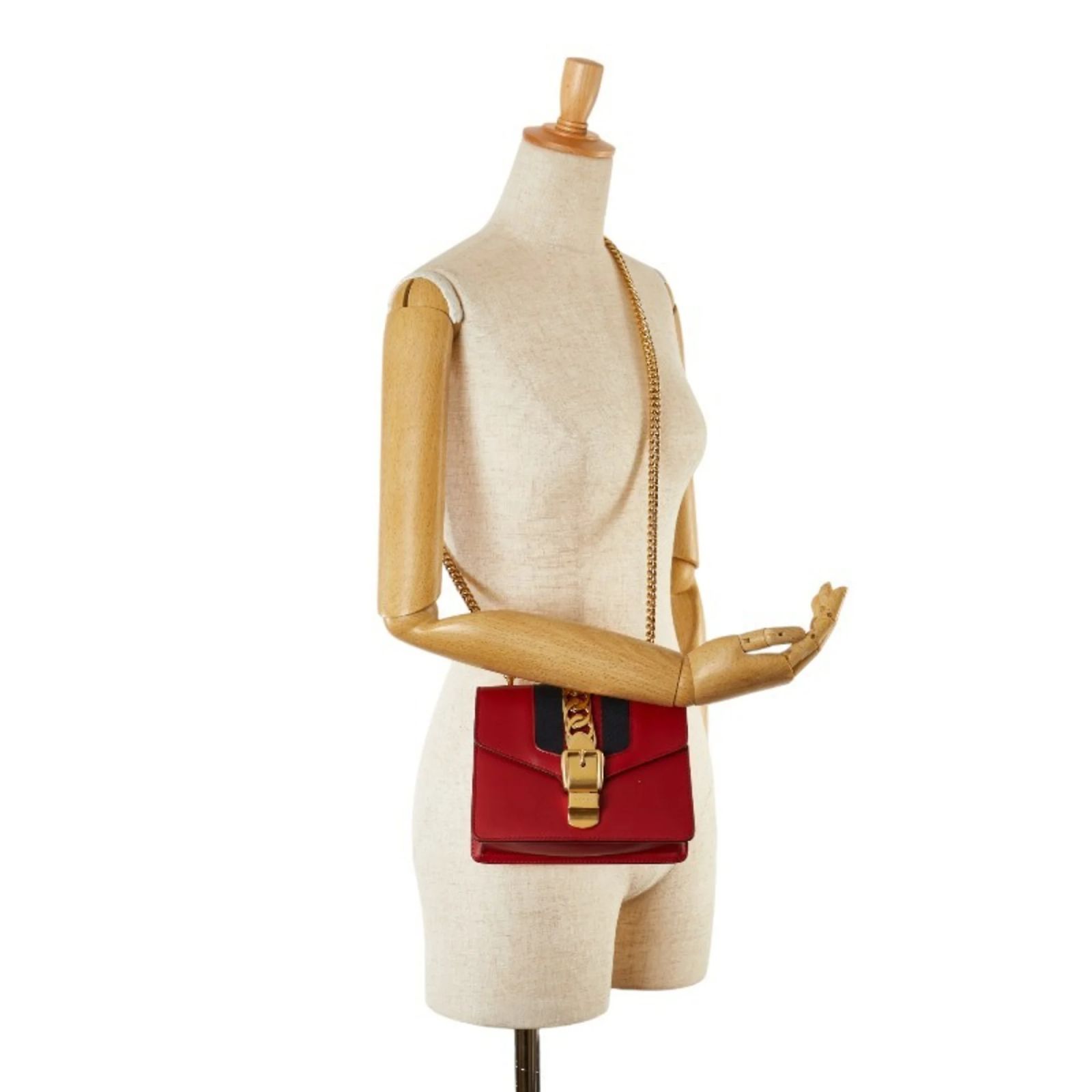 Gucci Sylvie Small Sherry Line Chain Shoulder Bag Red  display picture 3
