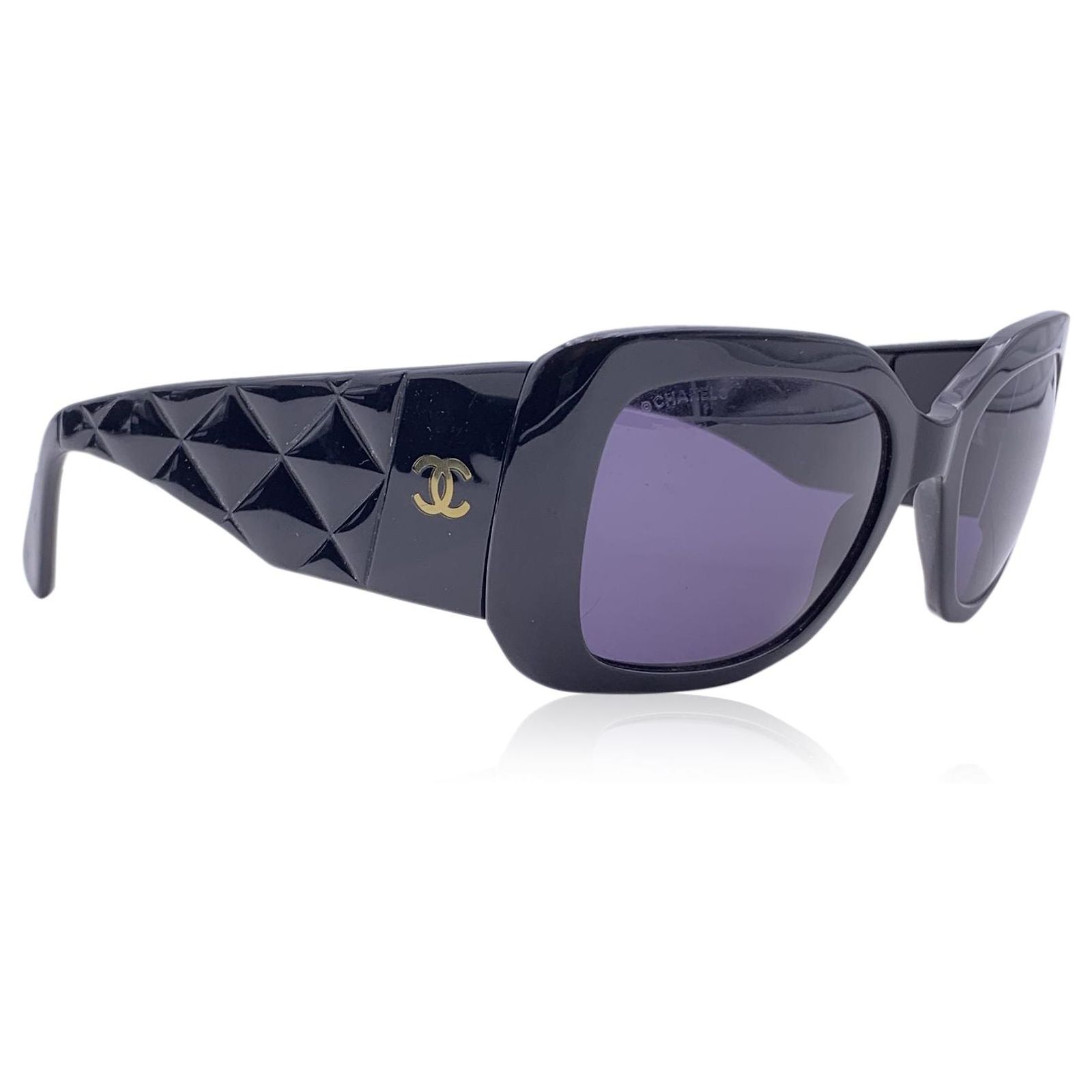 CHANEL 5019 Black Quilted Logo Sunglasses Chanel Quilted Shield Sunglasses w/ Case – OLIVER main image 4
