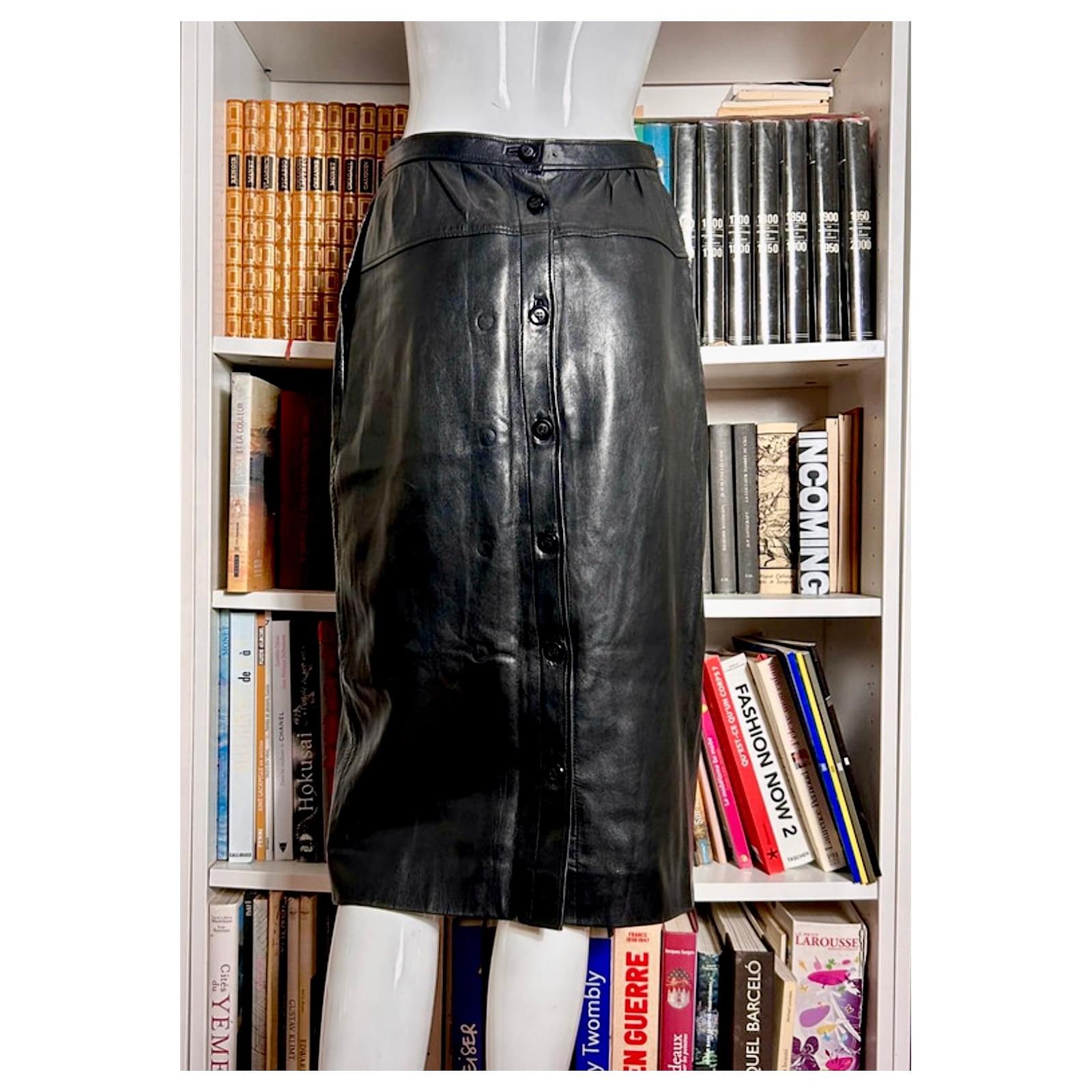 Chanel vintage lambskin leather mid-length skirt, FR 36 Black ref