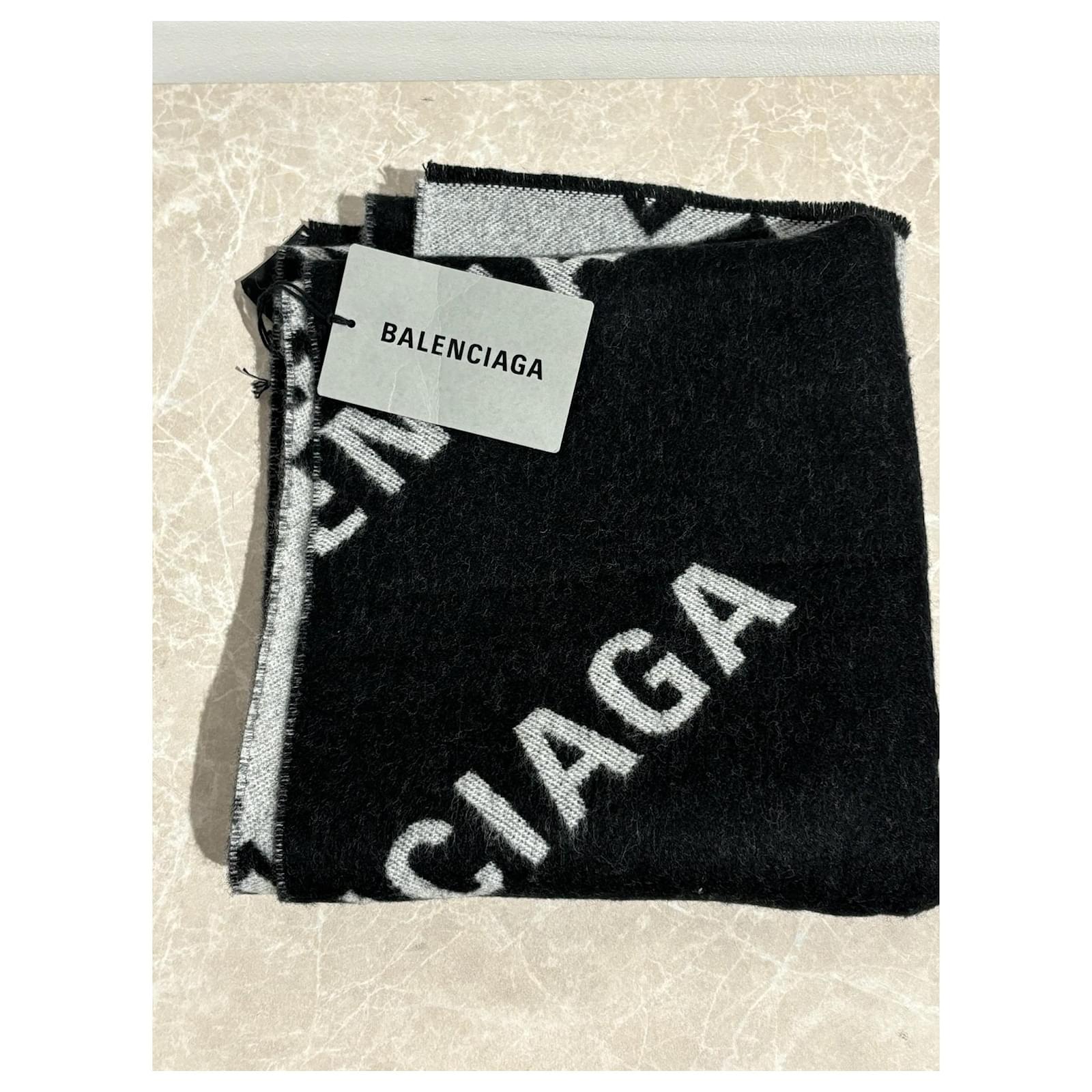 BALENCIAGA Scarves T. Wool Black ref.1620232 Joli Closet