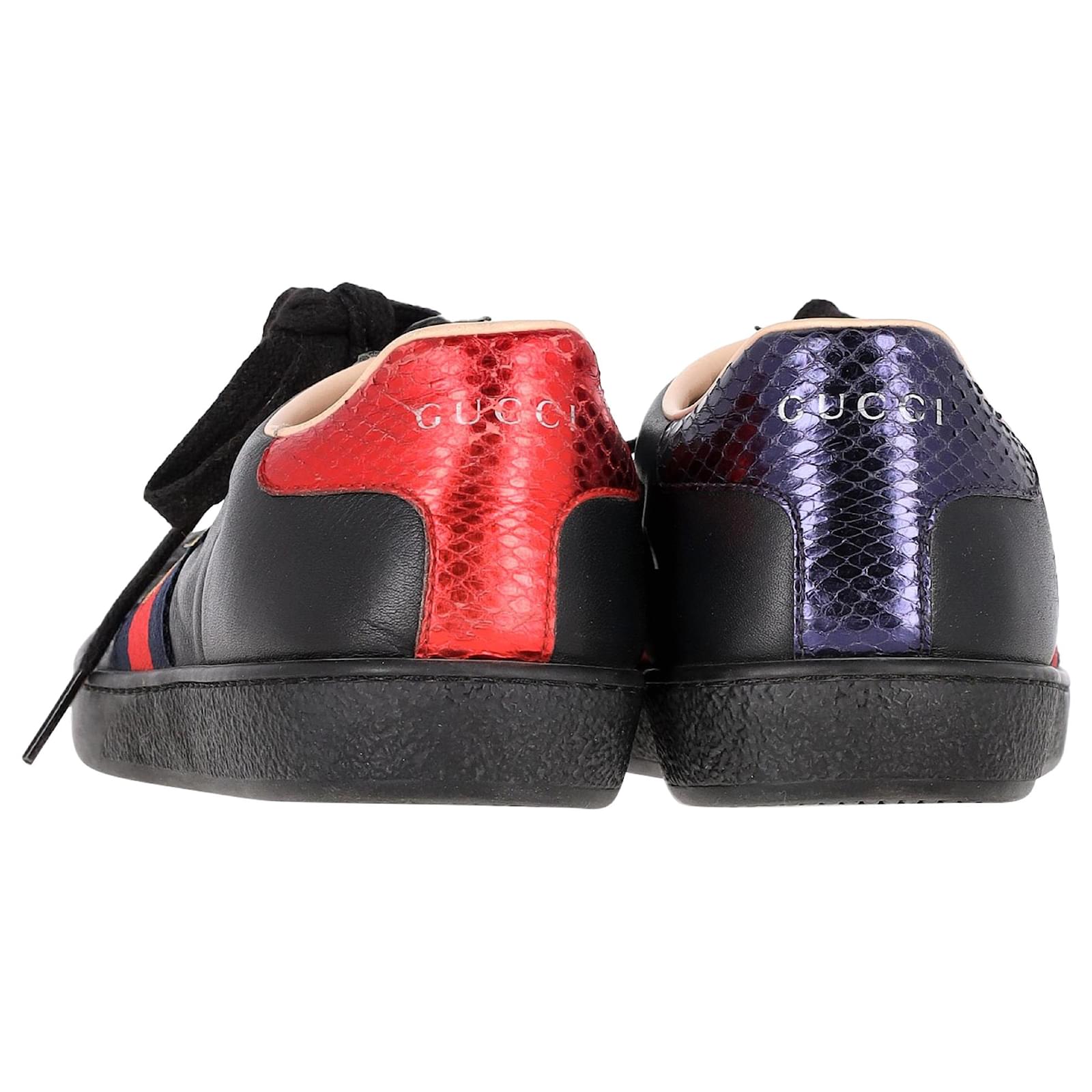 Gucci Ace Bee Low-Top Sneakers in Black Calfskin Leather