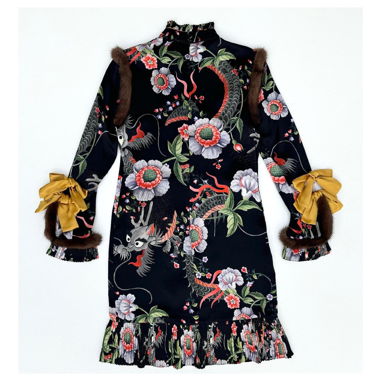 Sfilata di moda Gucci Autunno 2016 Multicolore Seta Pelliccia ref