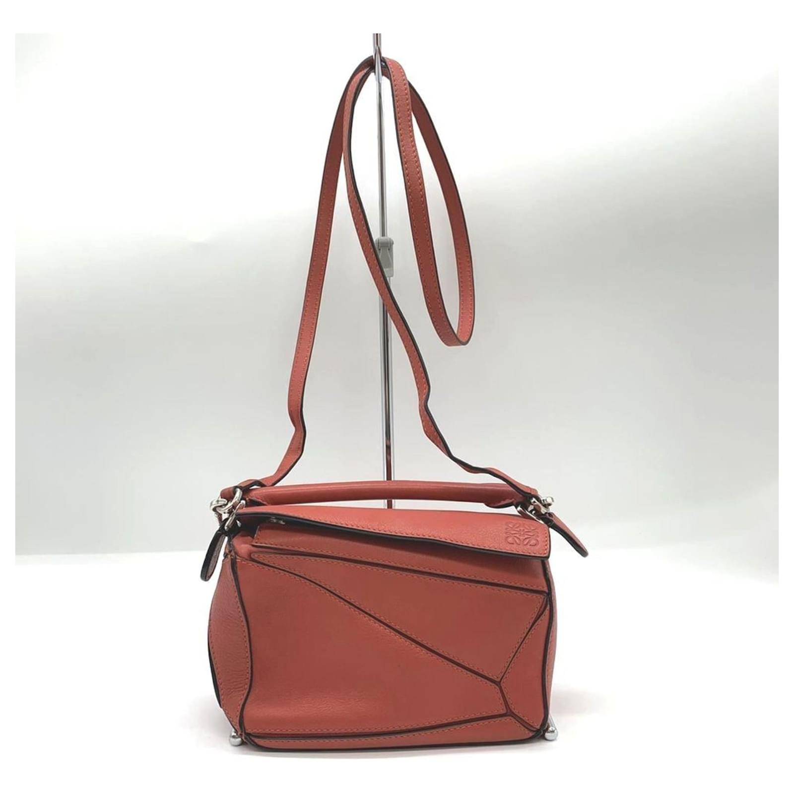 ショルダーバッグ・ポシェット LOEWE Women Bags A411FCRX02LE Red Loewe Flamenco Purse red leather bag | TheDoubleF