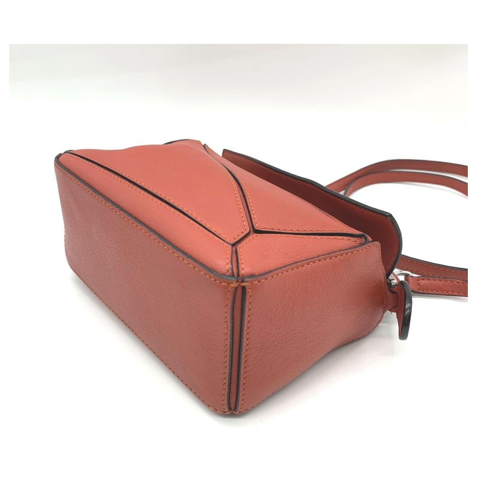 Loewe Puzzle Bag Shoulder Red Leather ref.1627938 - Joli Closet