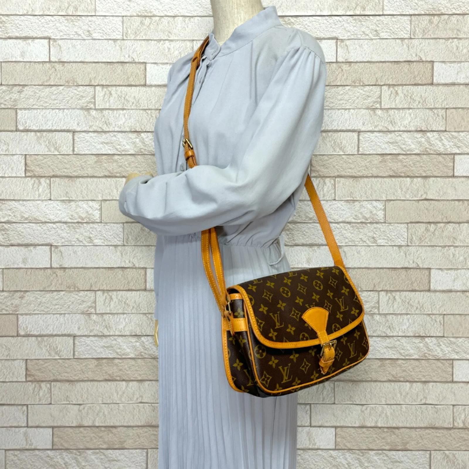 Louis Vuitton Sologne Monogram Shoulder Bag Brown Patent leather Cloth  ref.1628302 - Joli Closet