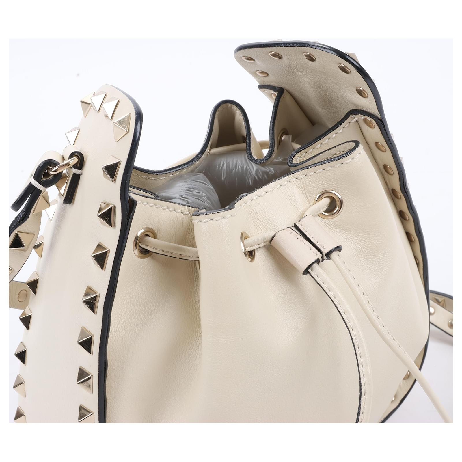 Valentino Garavani Leather Rockstud Bucket Shoulder Bag in Off