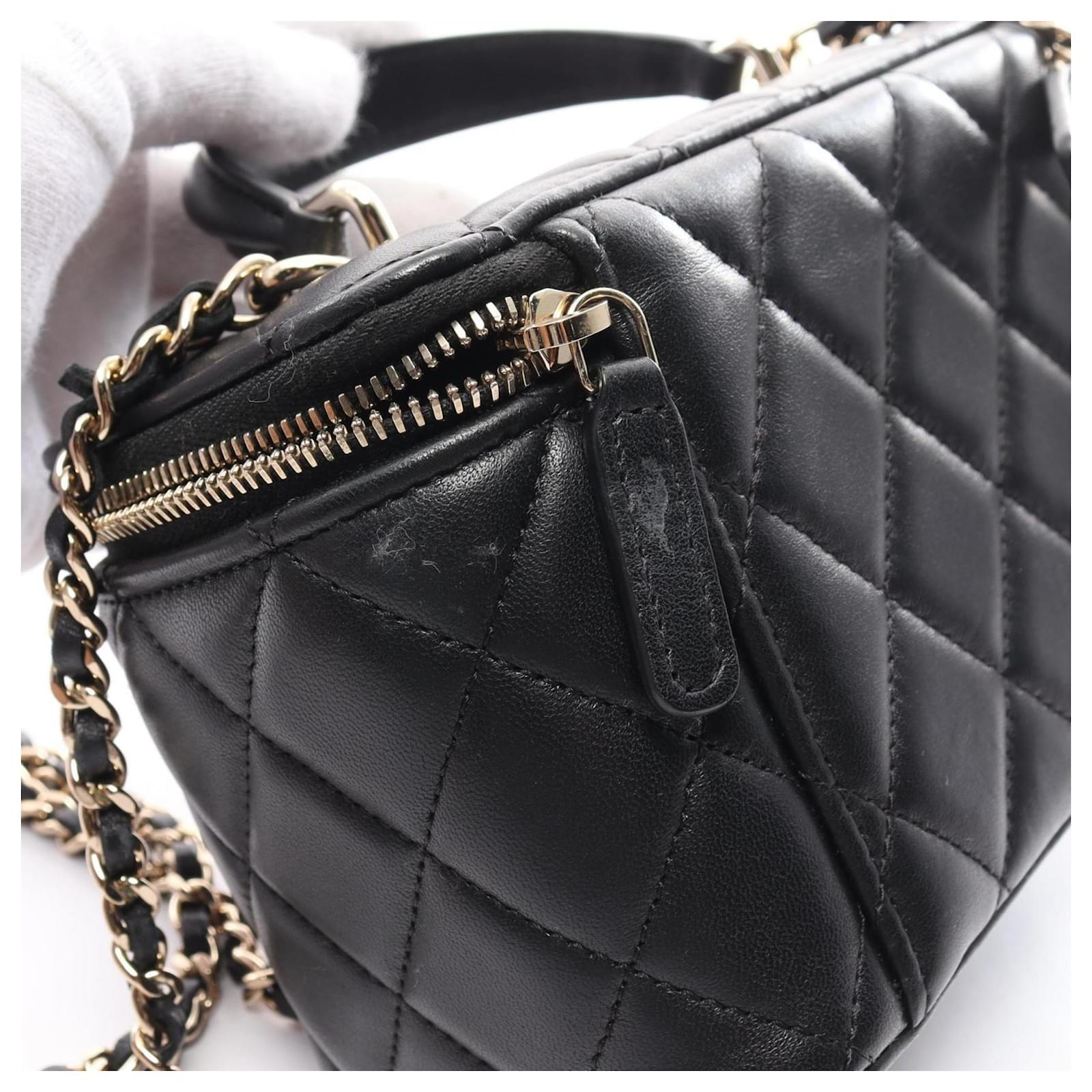 Chanel Matelasse Shoulder Bag Black Leather ref.JC1635682 (Sold