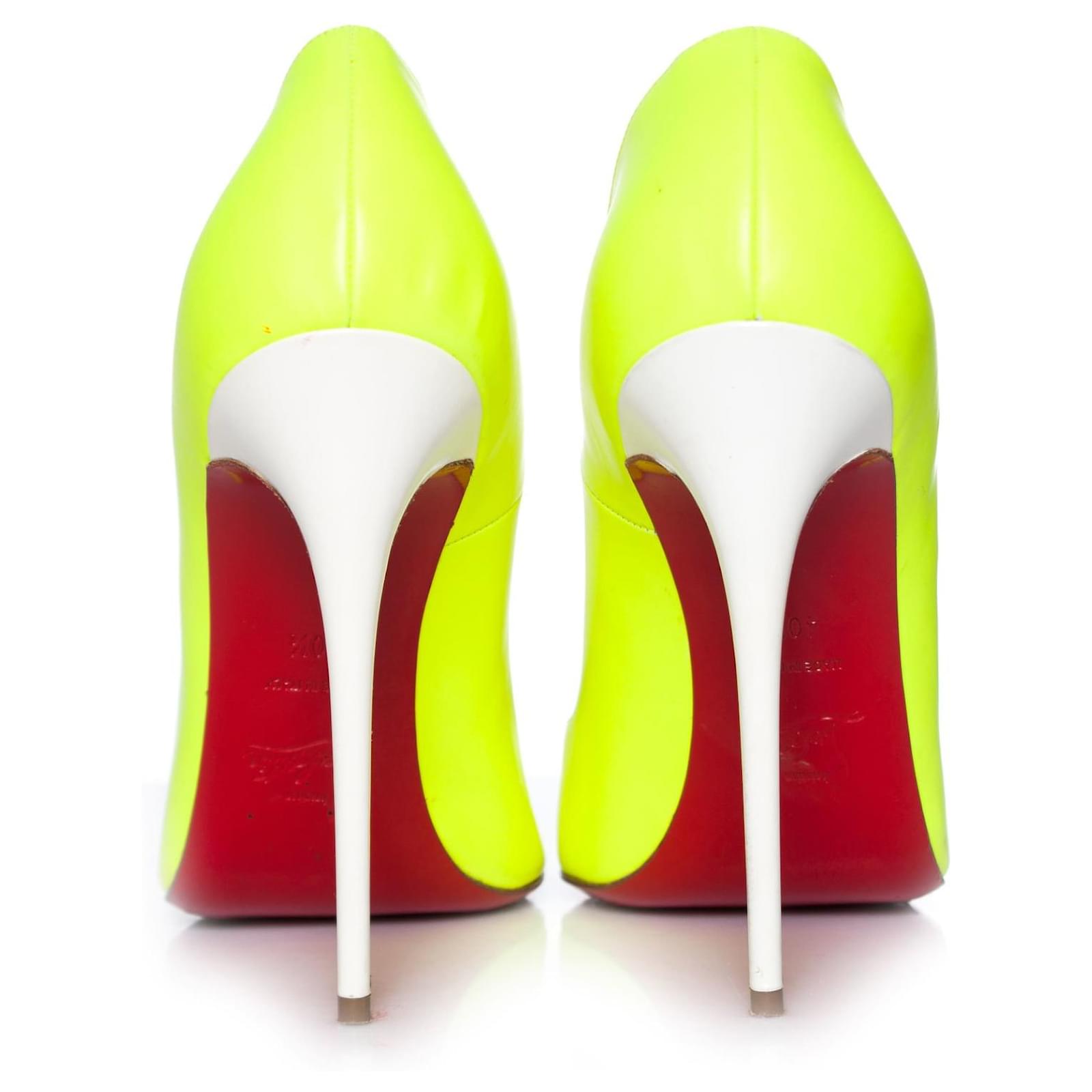 Christian Louboutin Neon yellow pump Leather ref.1641707 Joli Closet