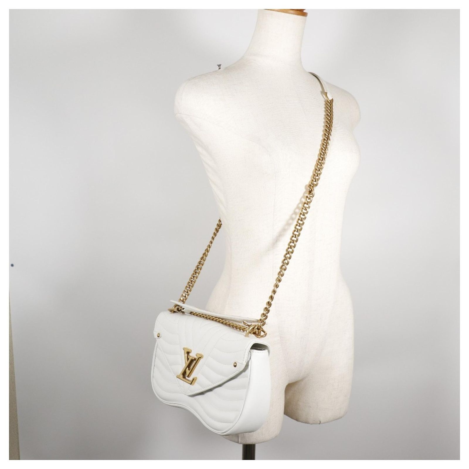 Louis Vuitton New Wave MM Shoulder Bag White Leather ref.1666254