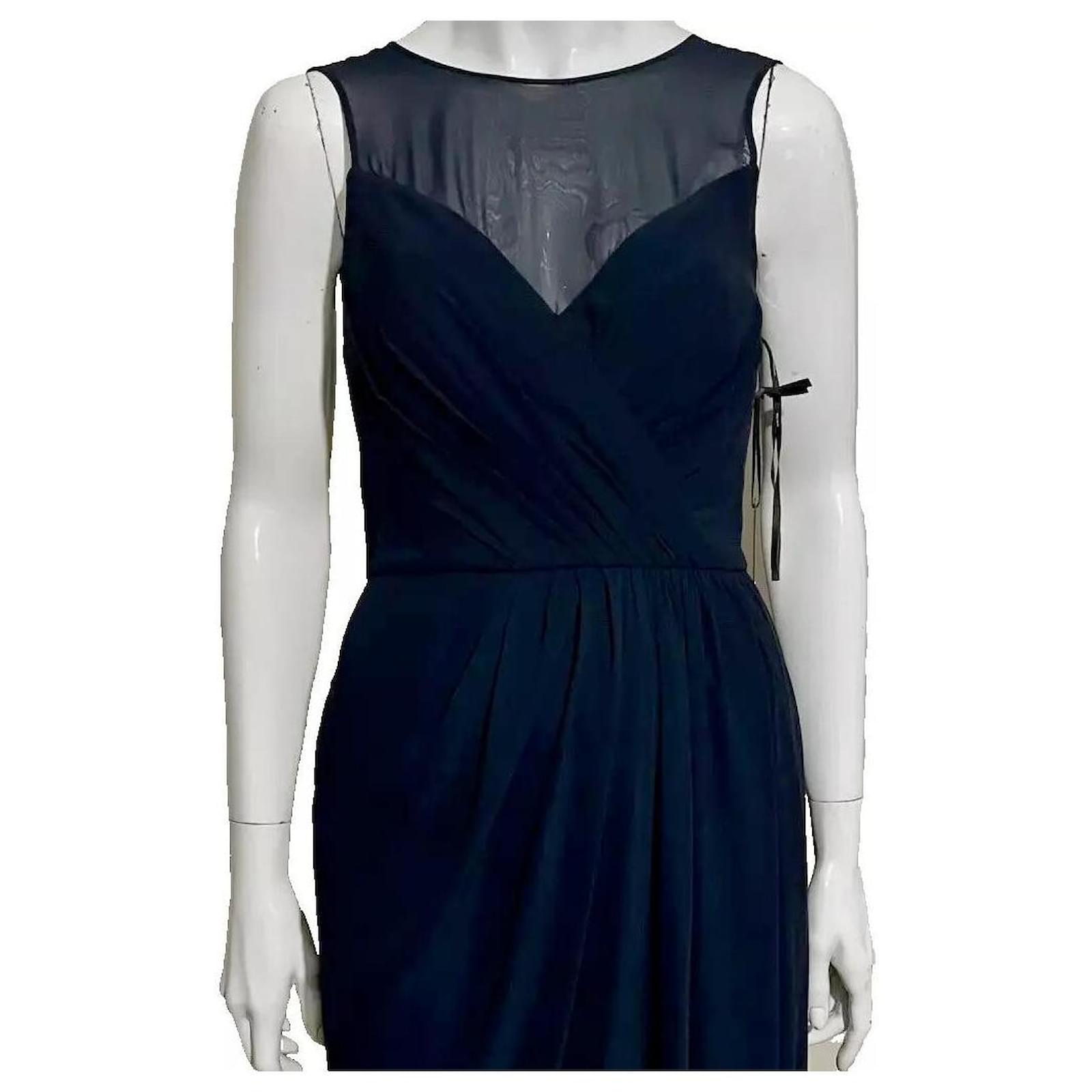Vera Wang navy evening gown with illusion neck Navy blue Polyester ref.1666906 - Joli Closet Vera Wang navy evening gown with illusion neck Navy blue Polyester ref.1666906 - Joli Closet