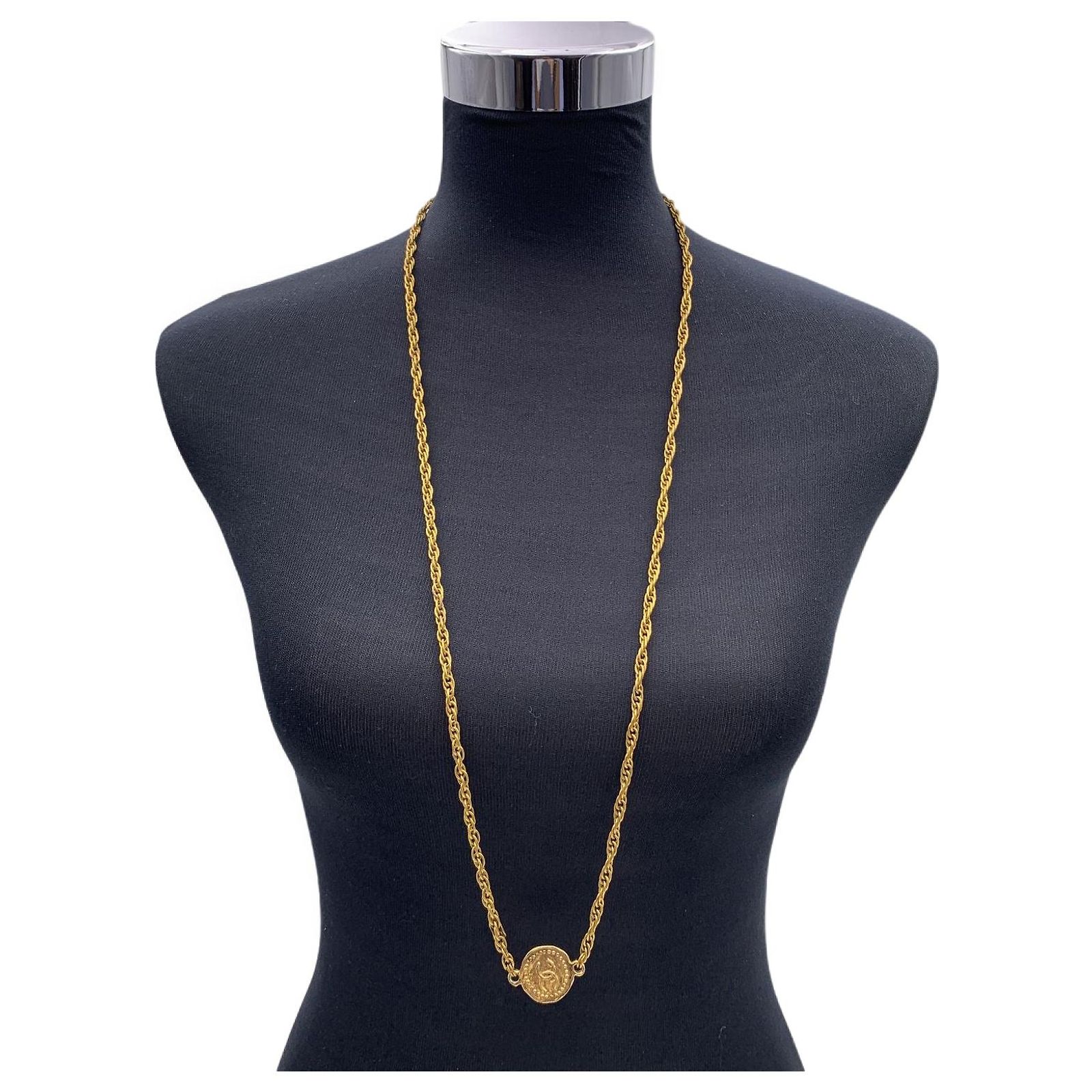 Chaîne Et Pendentif Vintage En Métal Doré Années 1970 - Longueur 68cm, Occasion Légèrement Dédoré
