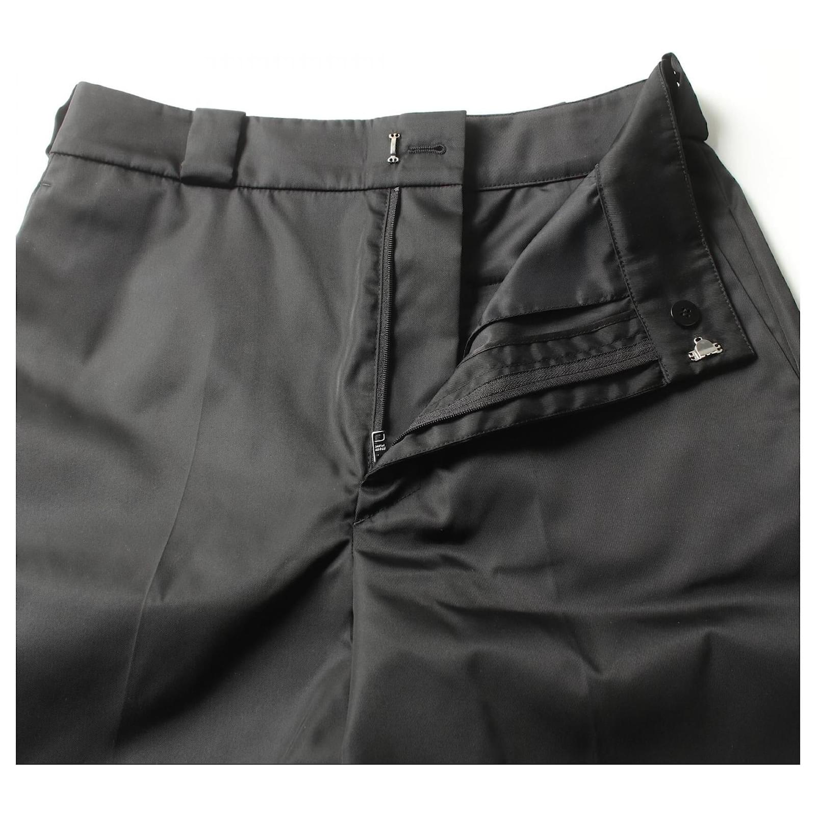 Pantaloni in nylon Prada da uomo neri Nero Joli Closet