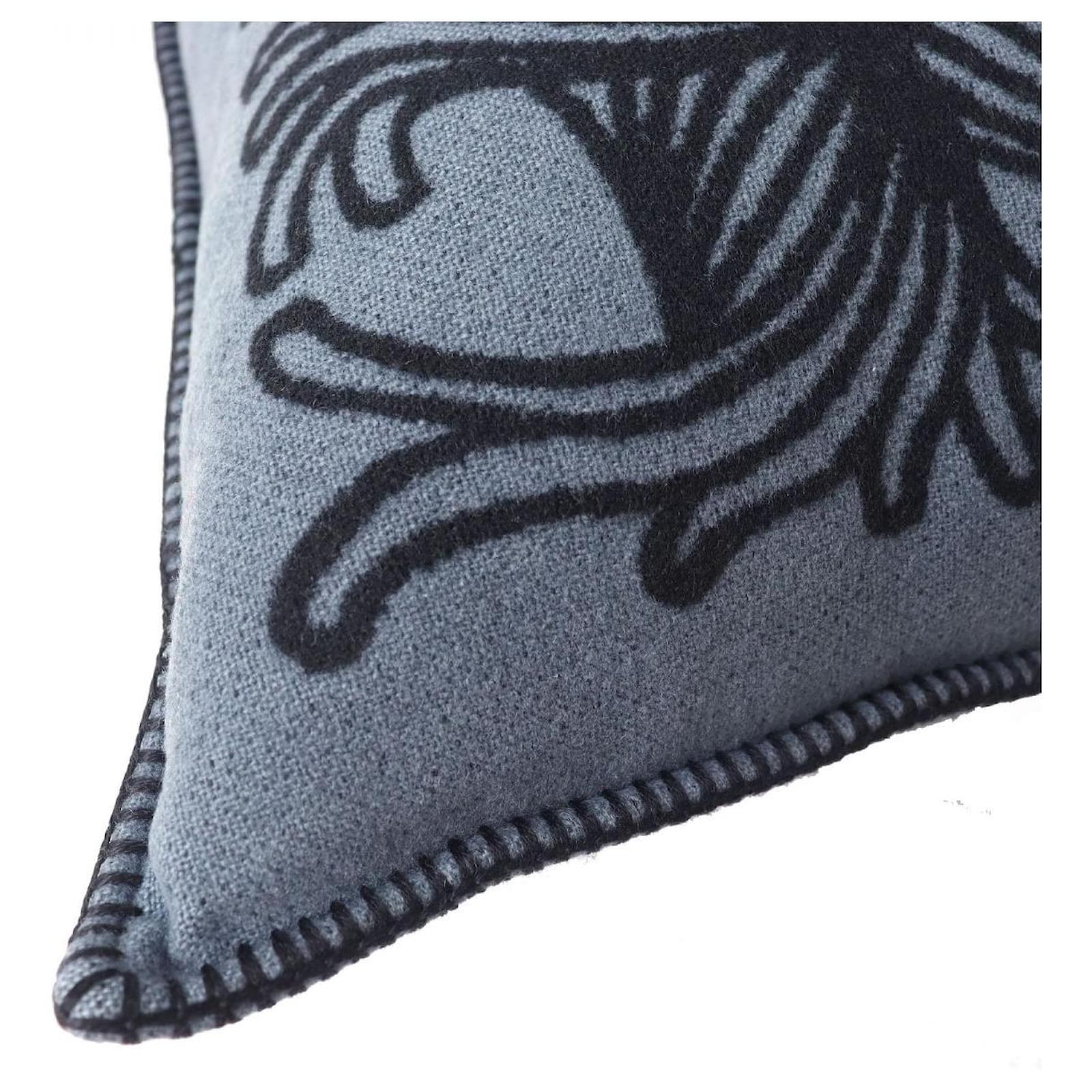 Louis Vuitton Christopher Nemeth Cushion Black Cloth ref
