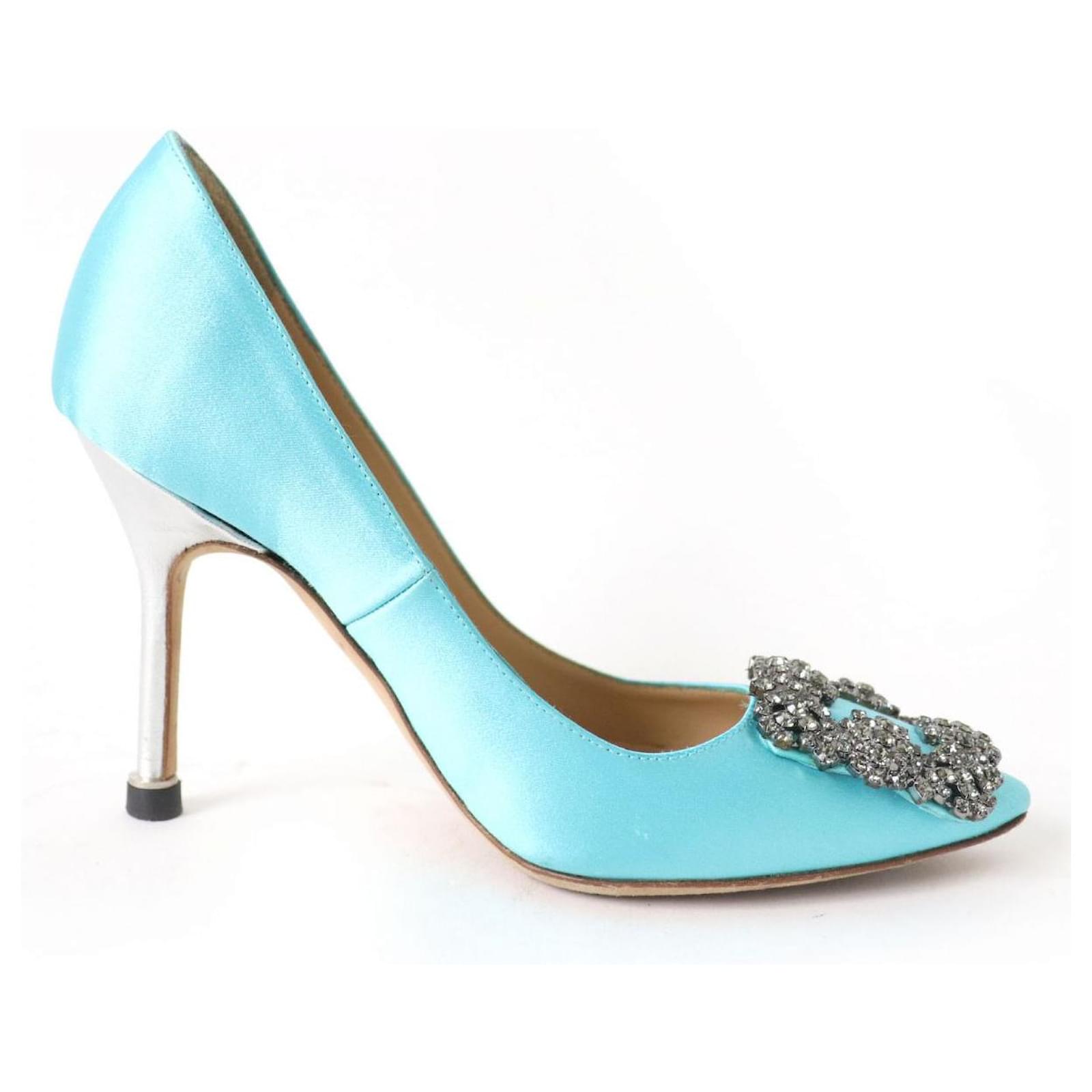 Manolo Blahnik Hangisi Décolleté in Satin, Azzurro Chiaro Blu