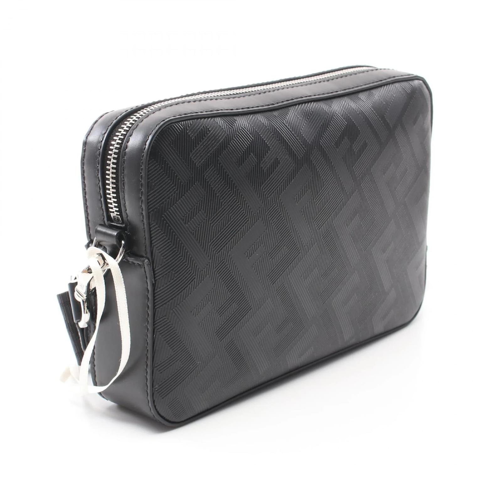 FENDI CAMERA CASE MEDIUM ブラック/グレー Fendi Diagonal Camera Case | italist