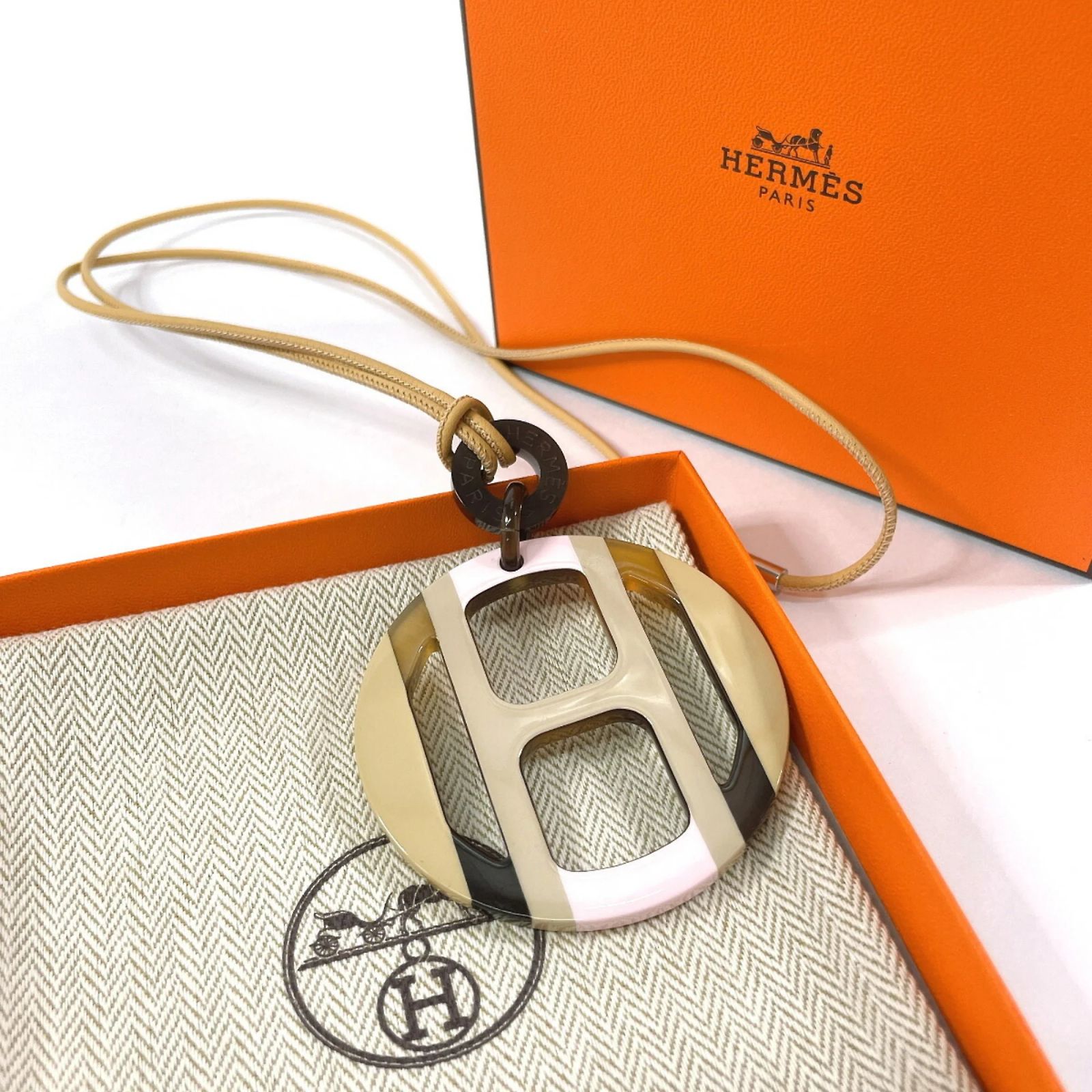 Hermès Hermes H Equipe Necklace Beige Varnish ref.JC1719849 (Sold 