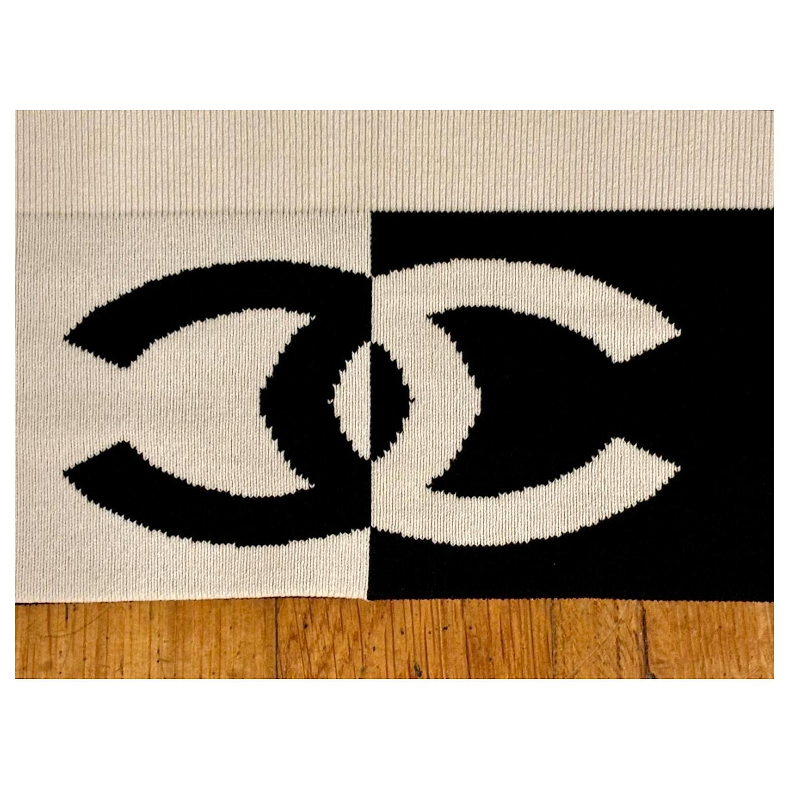 Chanel bicolor crop top Huge CC logo half black- half white
