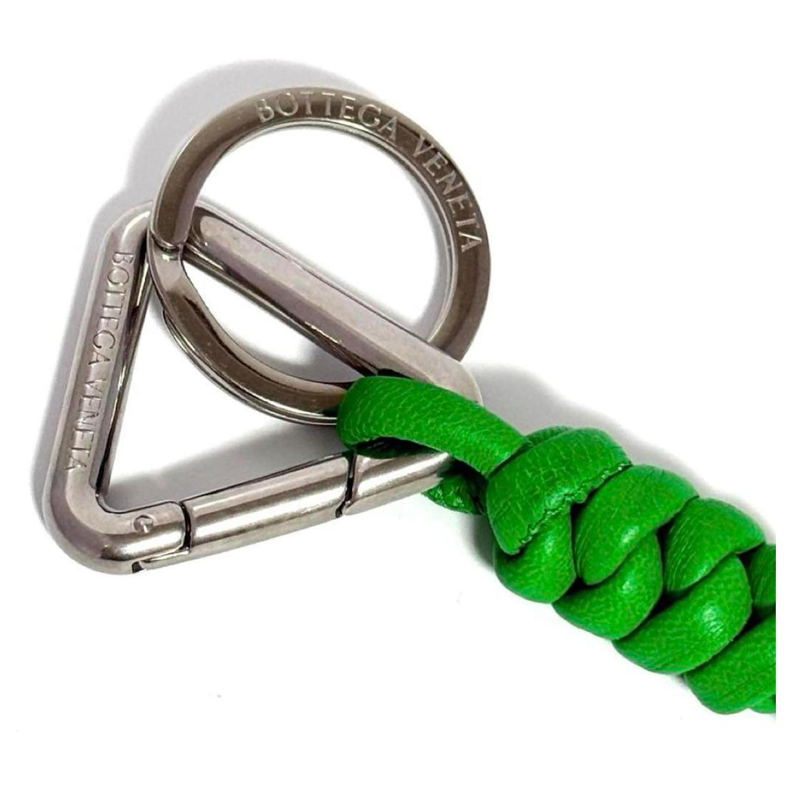 小物 BOTTEGA VENETA TRIANGLE KEY RING Bottega Veneta® Men's Triangle Key Ring in Nero. Shop online
