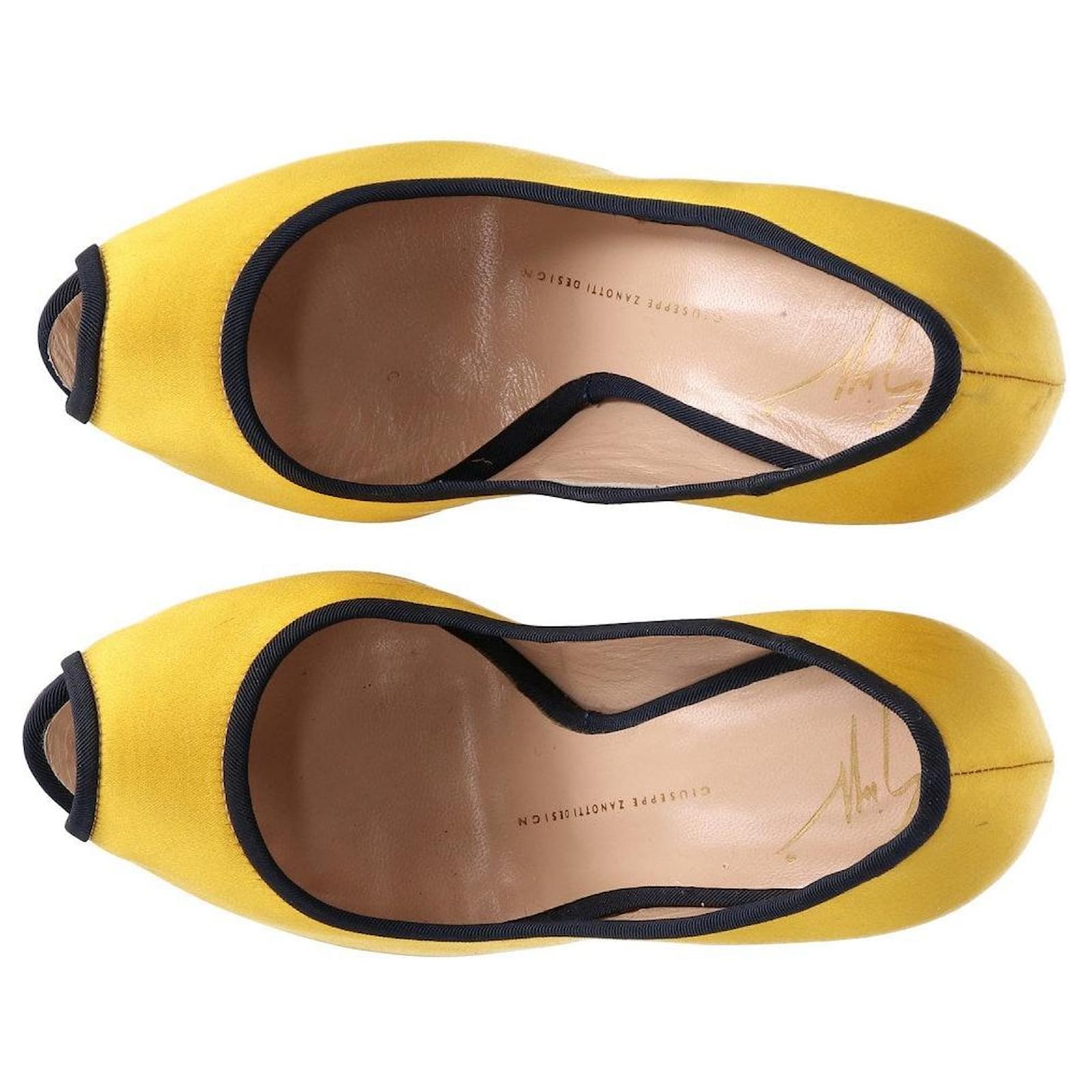 GIUSEPPE ZANOTTI DESIGNZ　パンプス　黄色　イエロー GIUSEPPE ZANOTTI DESIGNZ パンプス 黄色 イエロー