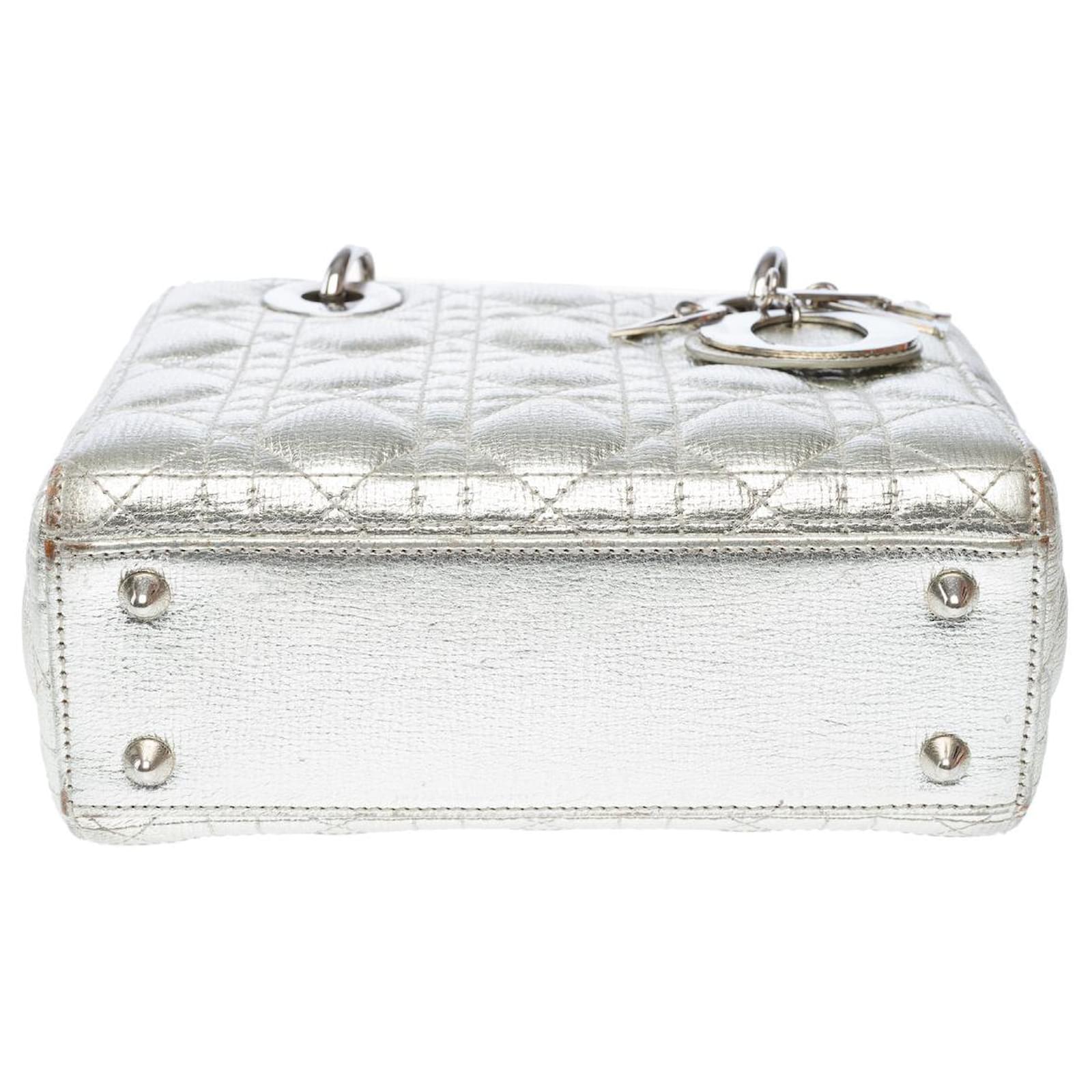 DIOR Lady Dior Tasche aus Silbernem Leder 102178