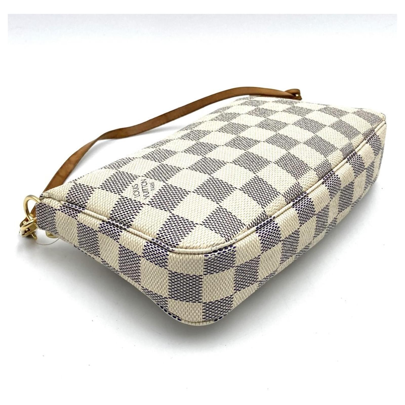 Pochette Accessoires de Louis Vuitton Toile Marron Blanc Beige ref.1746888  - Joli Closet
