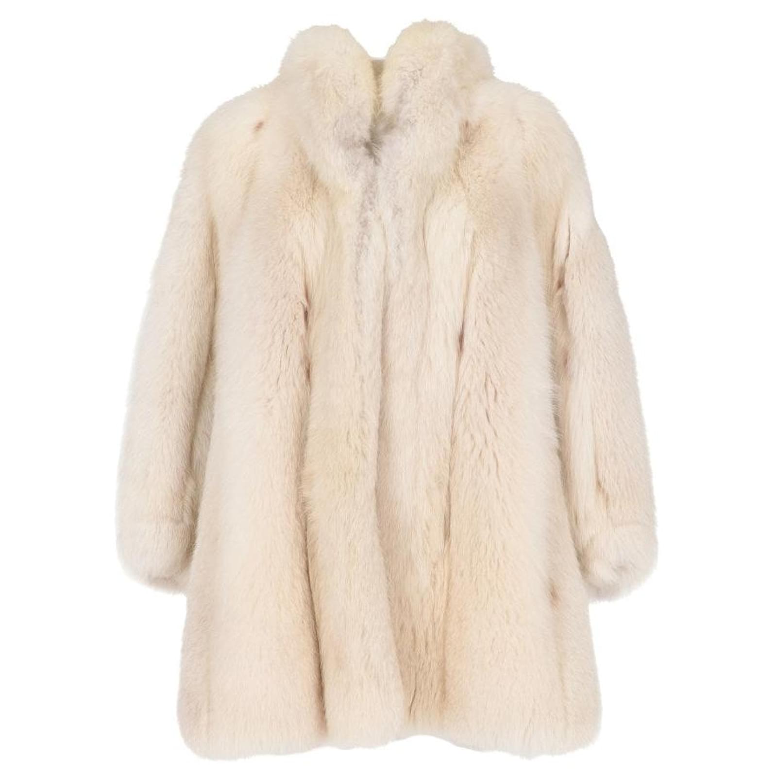 Christian Dior White Fox Fur Coat ref.1747631 - Joli Closet