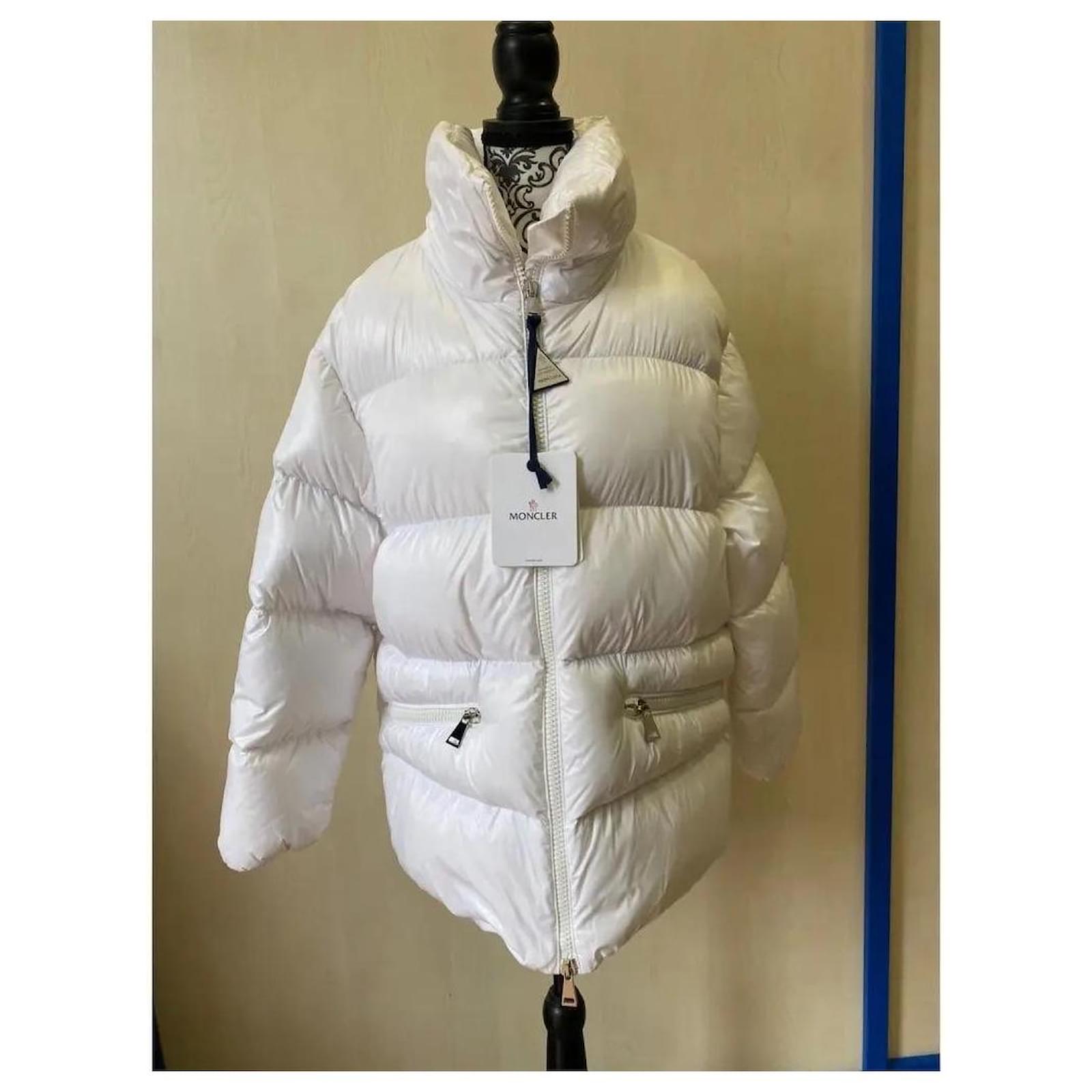 Moncler Short Genos down jacket White Synthetic ref.1749396 Moncler Short Genos down jacket White Synthetic ref.1749396