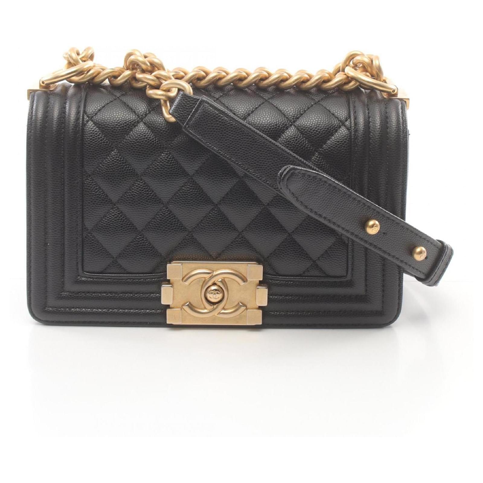 ショルダーバッグ・ポシェット × ヴィンテージ(中古) Chanel Chevron Boy Bag Small Amazon.com: Chanel, Pre-Loved Blue & White Chevron Calfskin