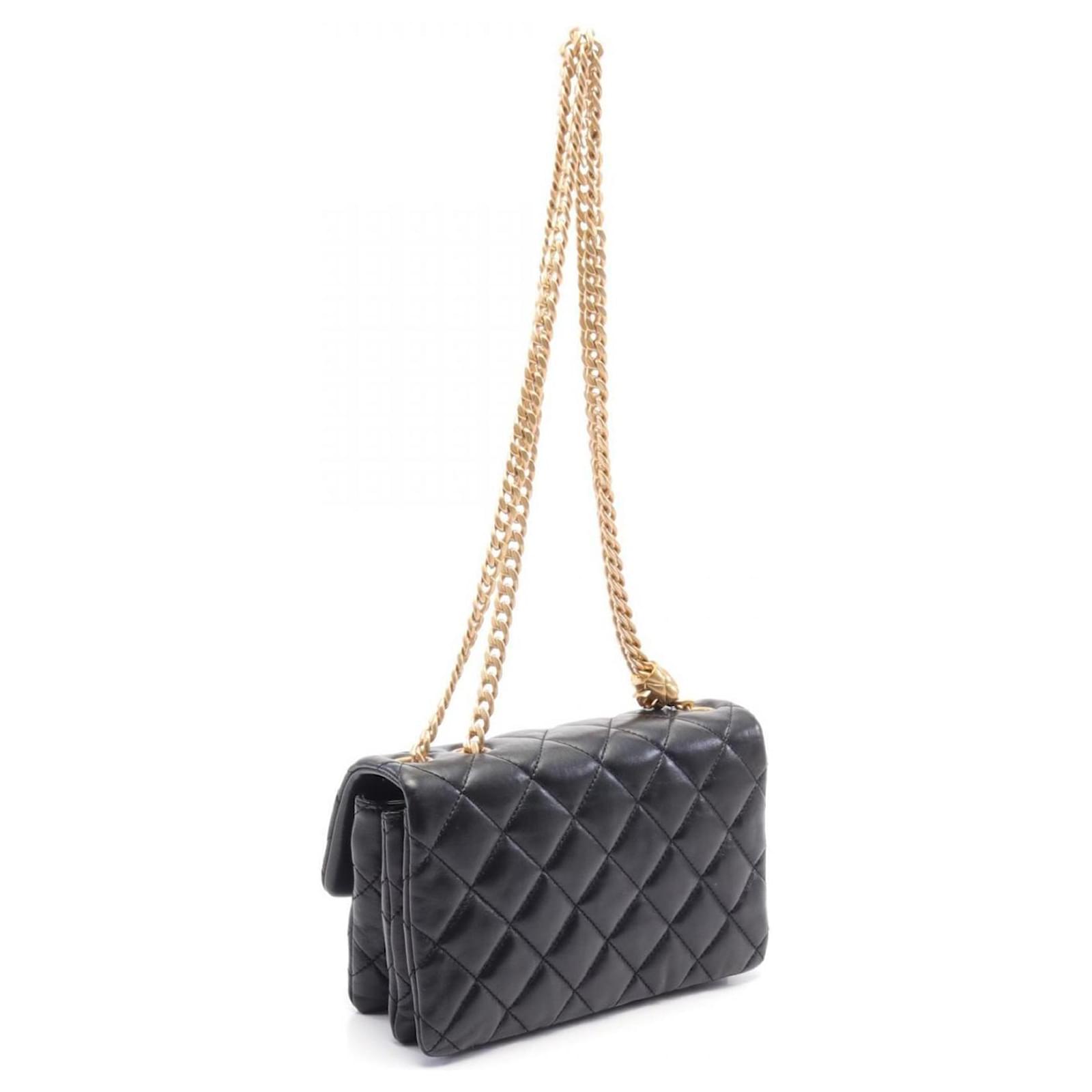 Chanel Matelasse Shoulder Bag Black Leather ref.1753641 - Joli Closet