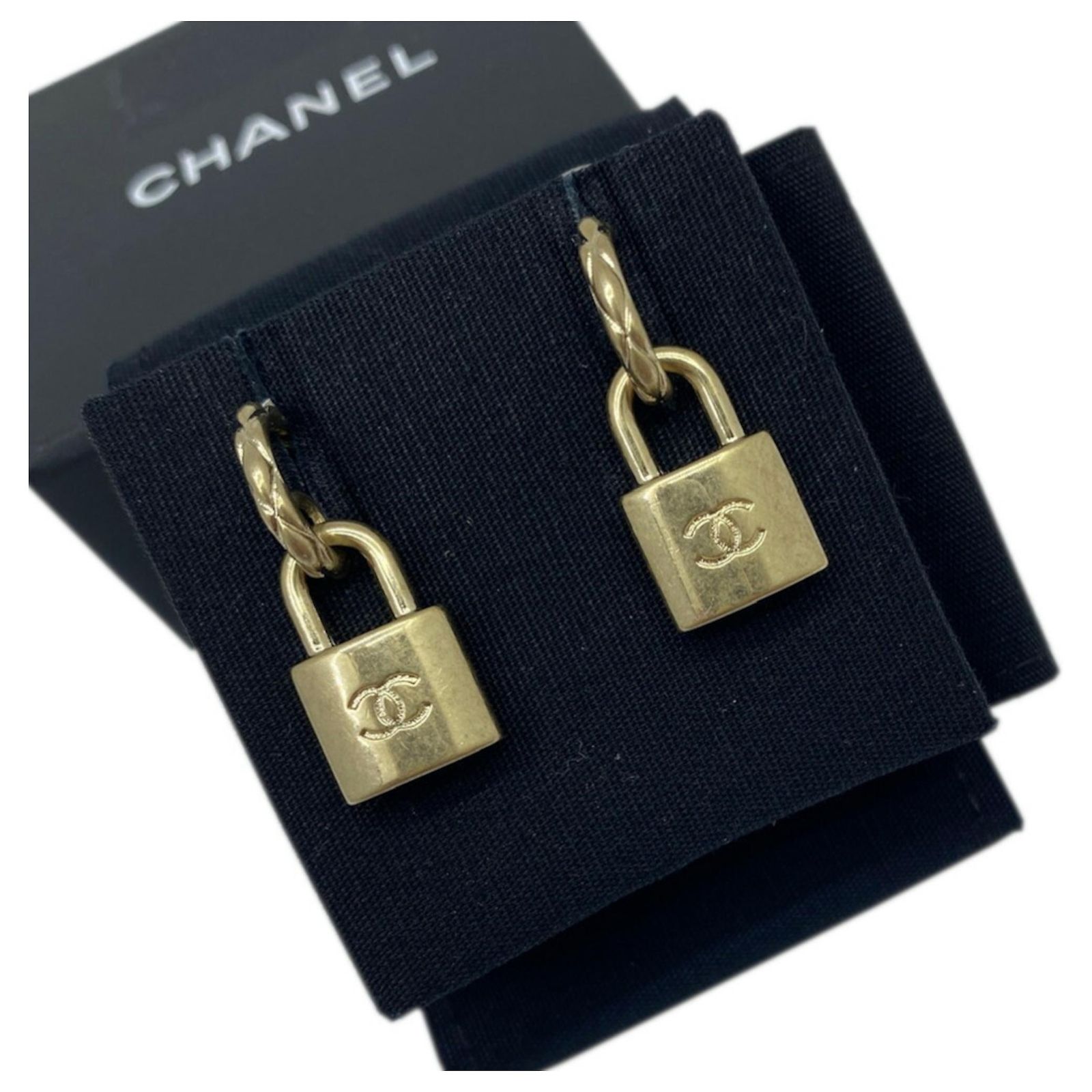 Chanel Padlock Stud Earrings Golden Metal ref.1759564 - Joli Closet
