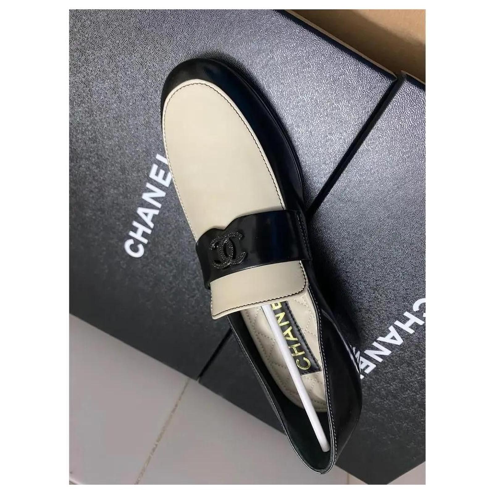 CHANEL LOAFERS CURRENT COLLECTION WHITE BLACK Leather ref CHANEL LOAFERS CURRENT COLLECTION WHITE BLACK Leather ref