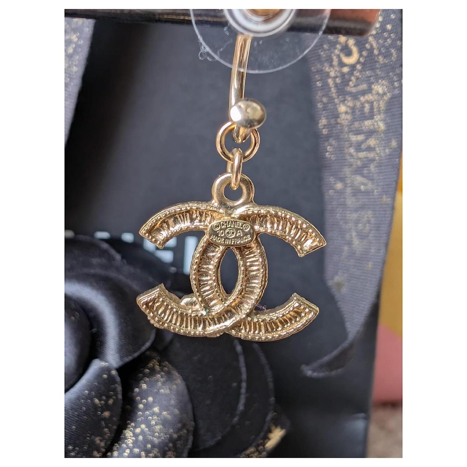 コリンシアン　チェルシー　Fan Favorites Chanel CC 10A Yellow Tone GHW Crystal Dangling