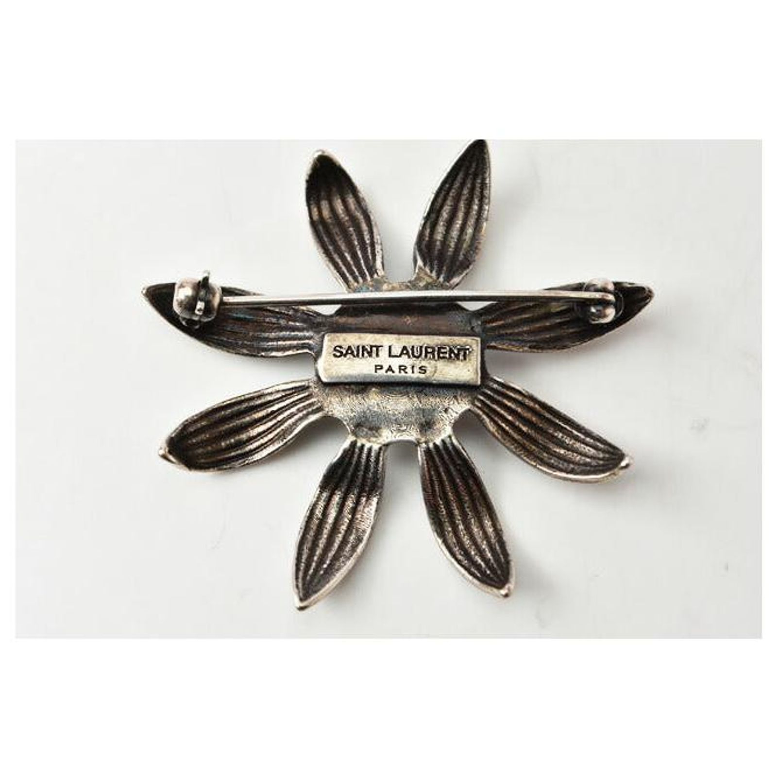 Broche Vintage Emblème Paris En Métal Argenté - Occasion Très Bon état