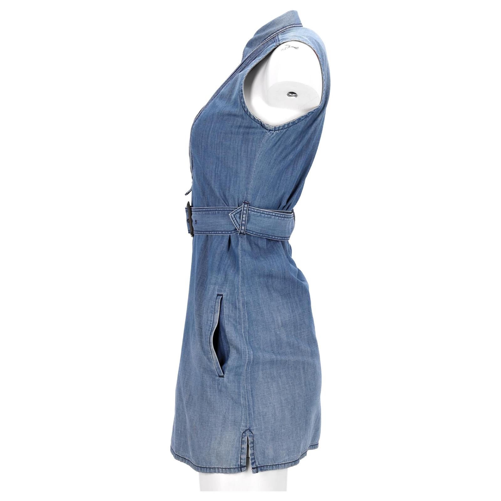 Burberry Brit Sleeveless Pintuck Dress in Light Blue Denim Cotton ref.1847236 - Joli Closet Burberry Brit Sleeveless Pintuck Dress in Light Blue Denim Cotton ref.1847236 - Joli Closet