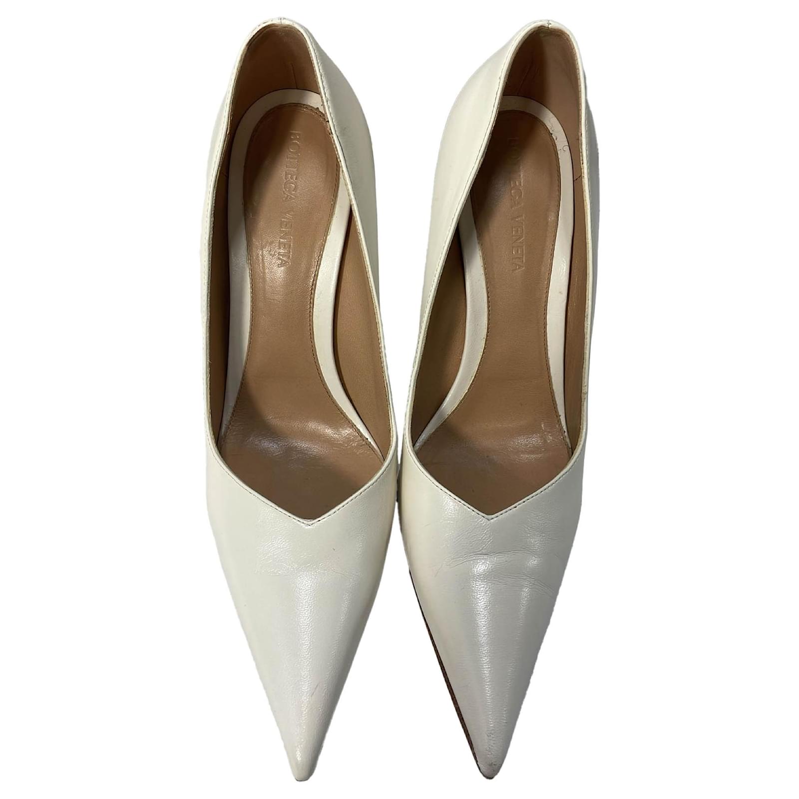 Bottega Veneta Punta Wedge Pumps in White Leather ref