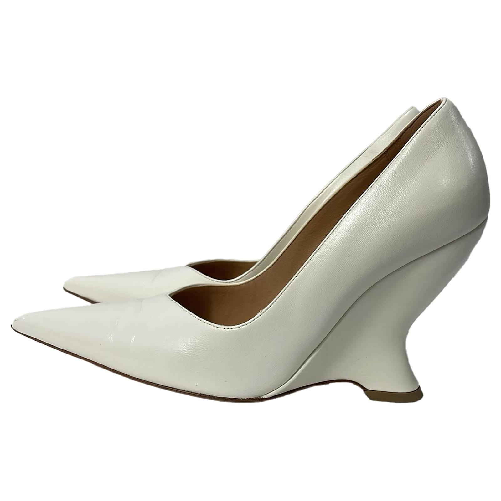 VIP【送料関税込】BottegaVeneta Embossed Punta Pumps Bottega Veneta Burgundy Punta Pump Heels Bottega Veneta