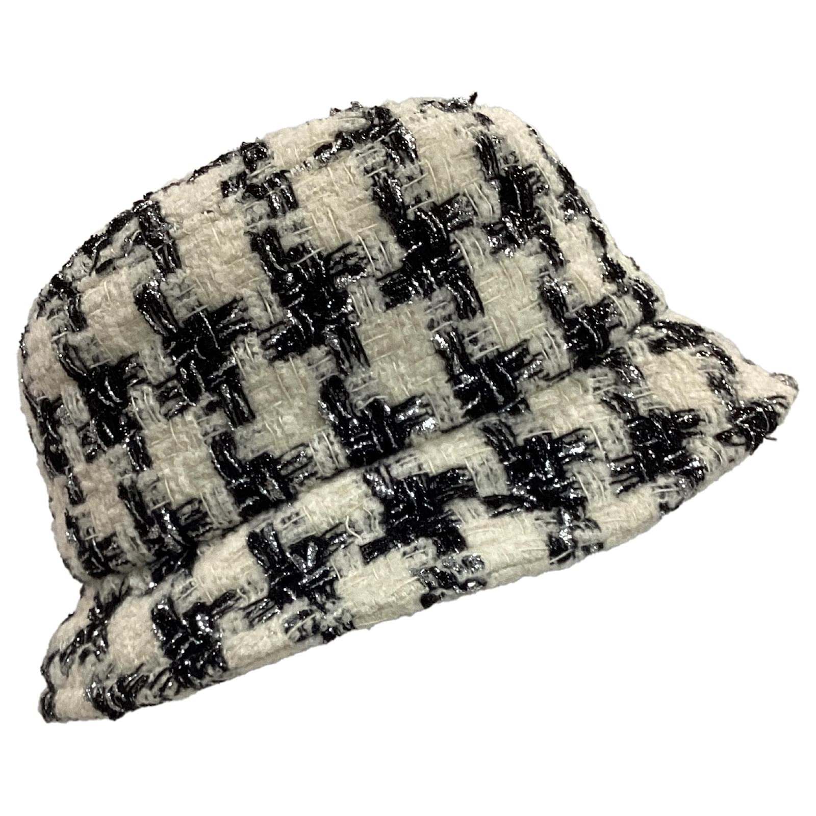Timeless Chanel Houndstooth Bucket Hat in Black and White Tweed