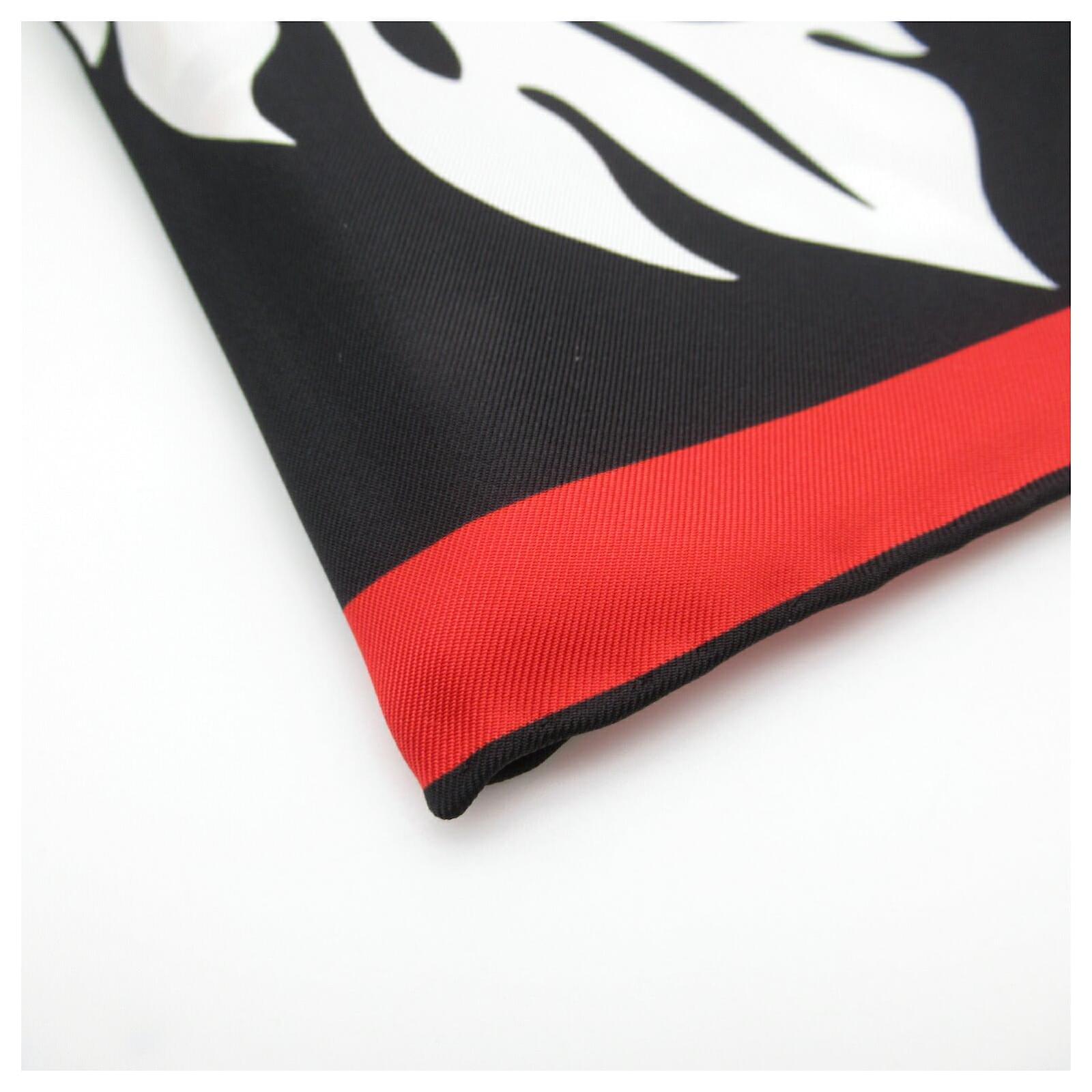 Prada Silk Scarf Black 1FF004 2B7N ref.1866448 - Joli Closet