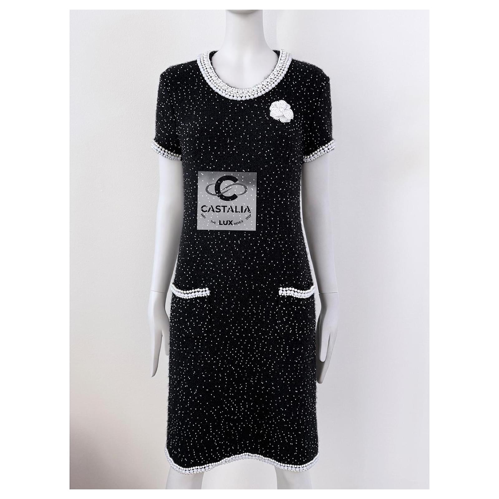 Chanel Rarest Pearls Embellished Black Dress 40 FR Cashmere ref.1884816 -  Joli Closet