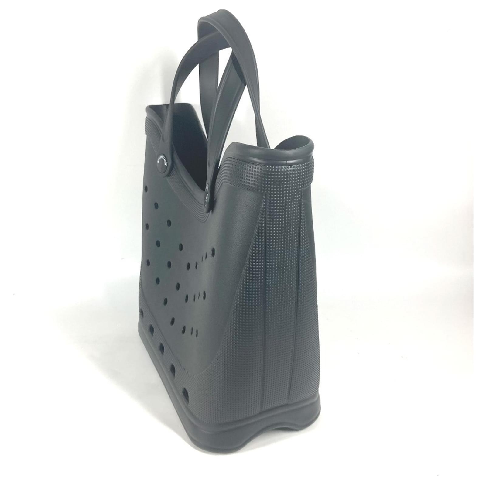バッグ Balenciaga Crocs L Tote Balenciaga x Crocs Tote Bag and Phone Holder | Hypebeast