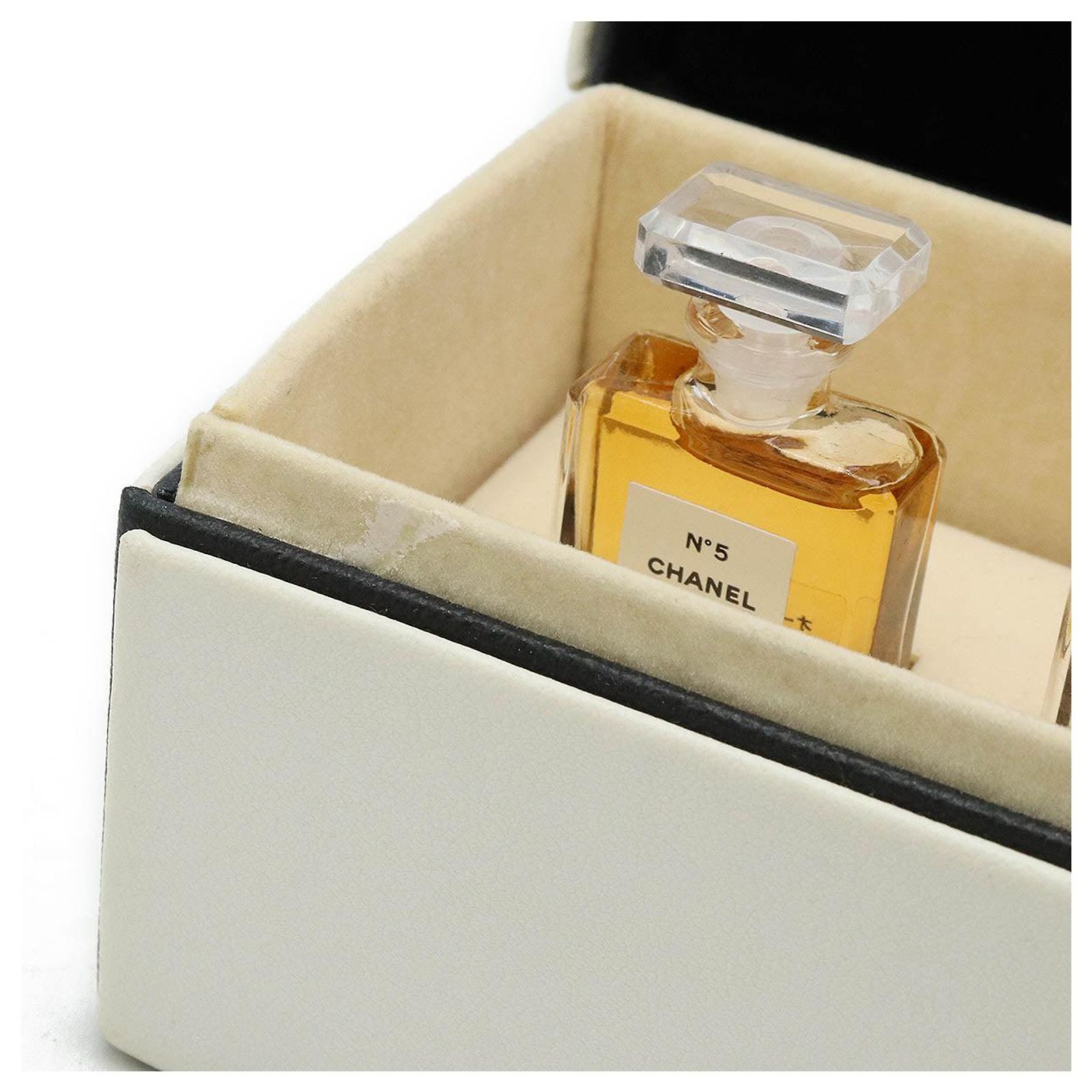 Chanel Fragrance Wardrobe Mini Perfume Set ref.1894221 - Joli Closet