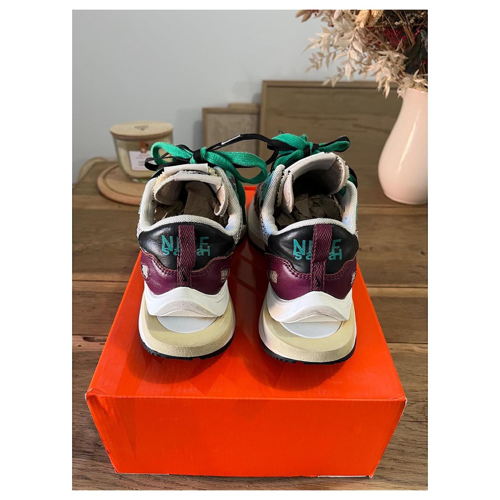 nike sacai vaporwaffle neptune green