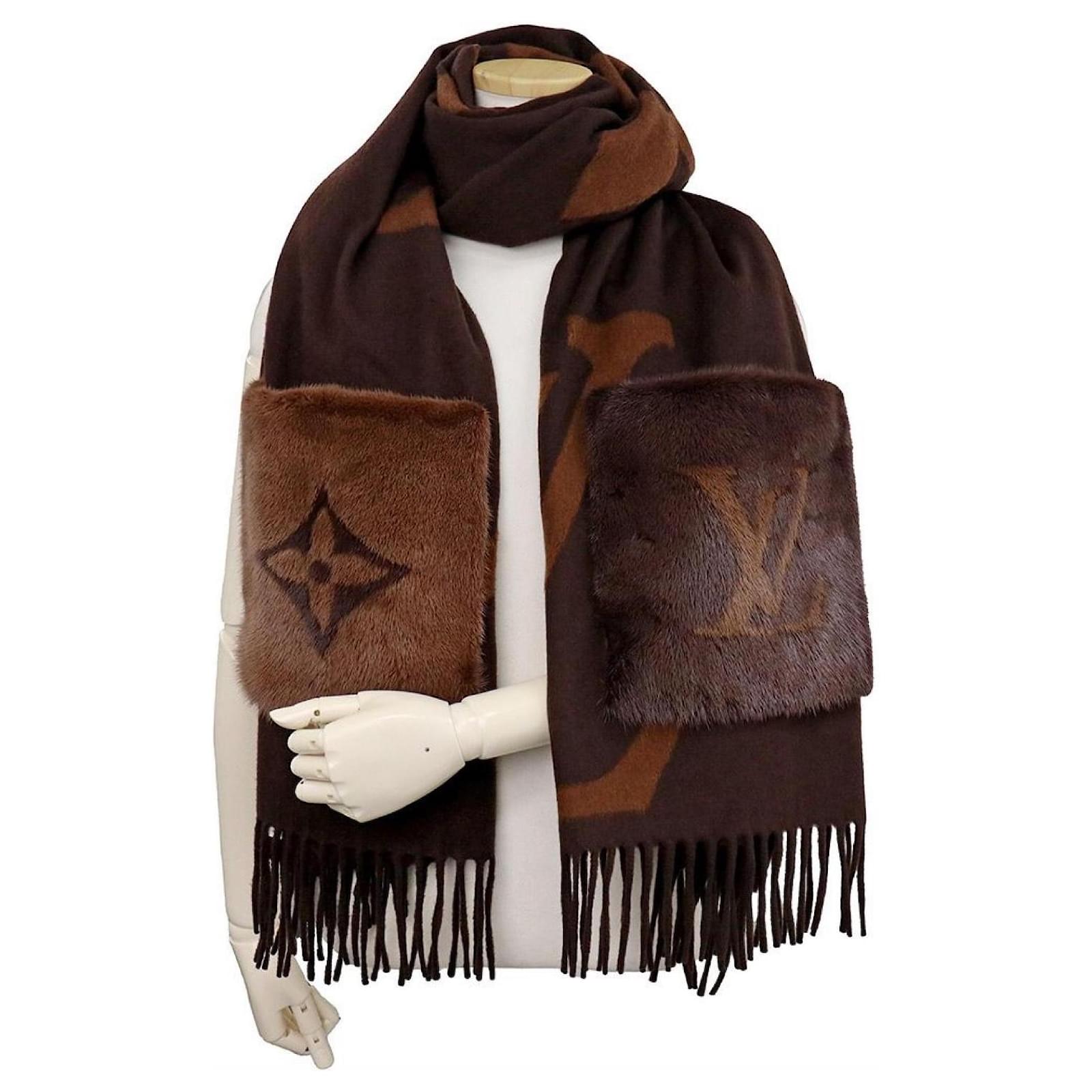 Louis Vuitton Scarves Brown Cashmere ref.JC1903378 (Sold) - Joli