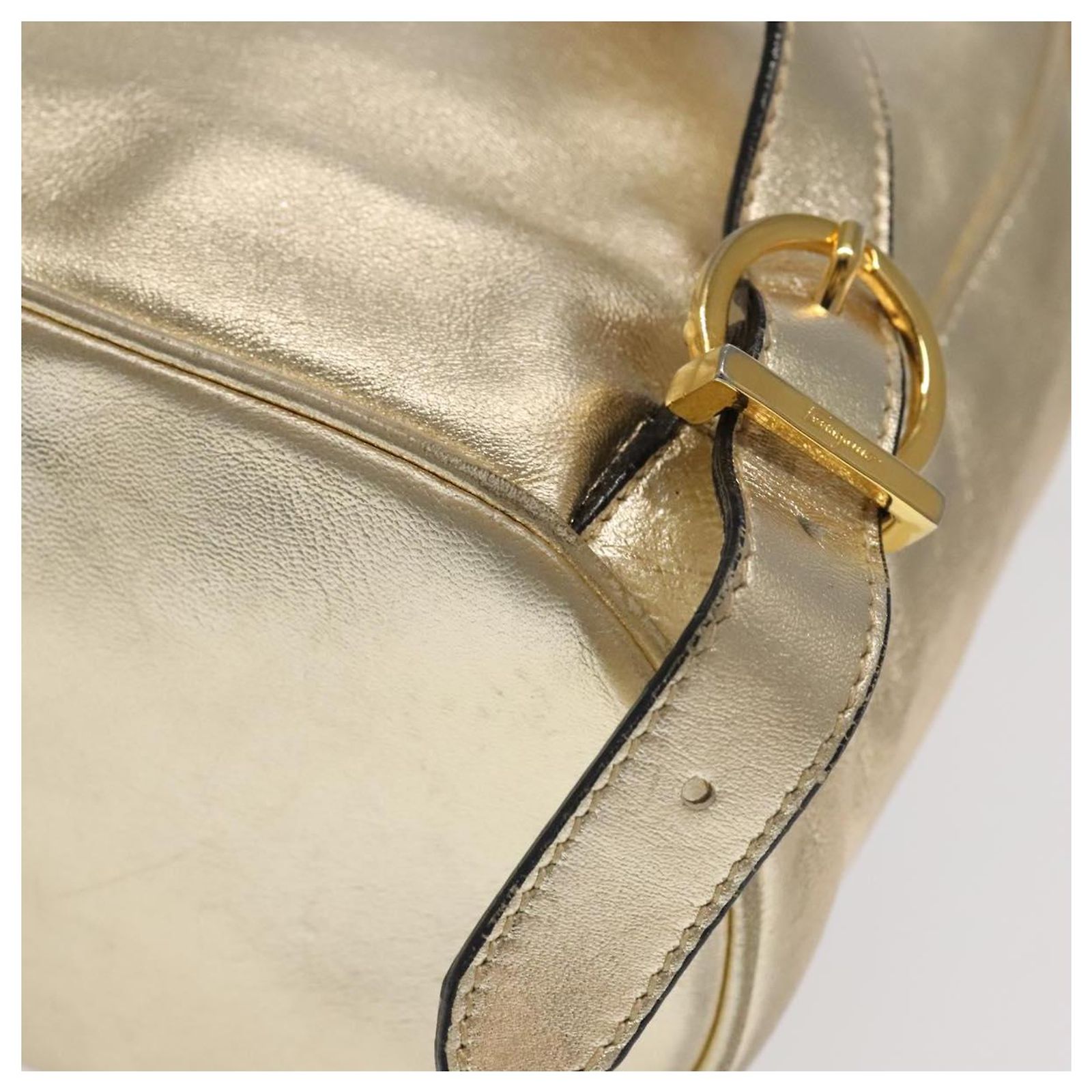Salvatore Ferragamo Gancini Backpack Leather Gold Auth 104143 Salvatore Ferragamo Gancini Backpack Leather Gold Auth  main image 2